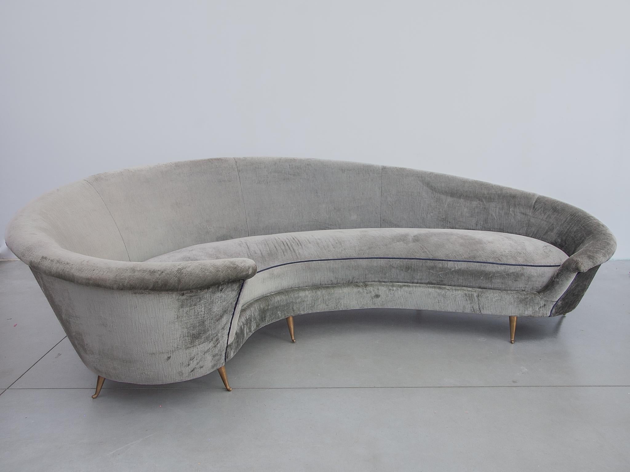 Kidney Shaped Grey Velvet Sofa, Italy 2