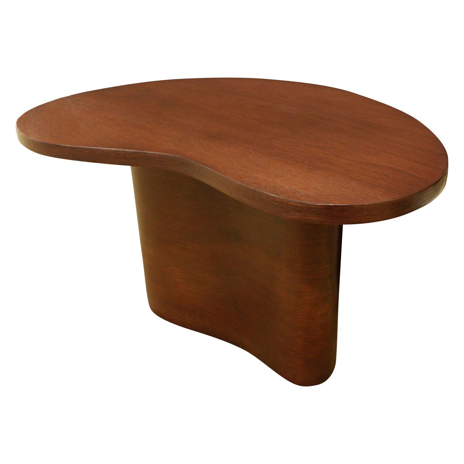 Kidney shaped side / coffee table in walnut attributed to T.H. Robsjohn-Gibbings for Widdicomb, American 1950s. This table is highly reminiscent of the iconic Mesa Table in form and construction. The shape of the base emulates the top. A special