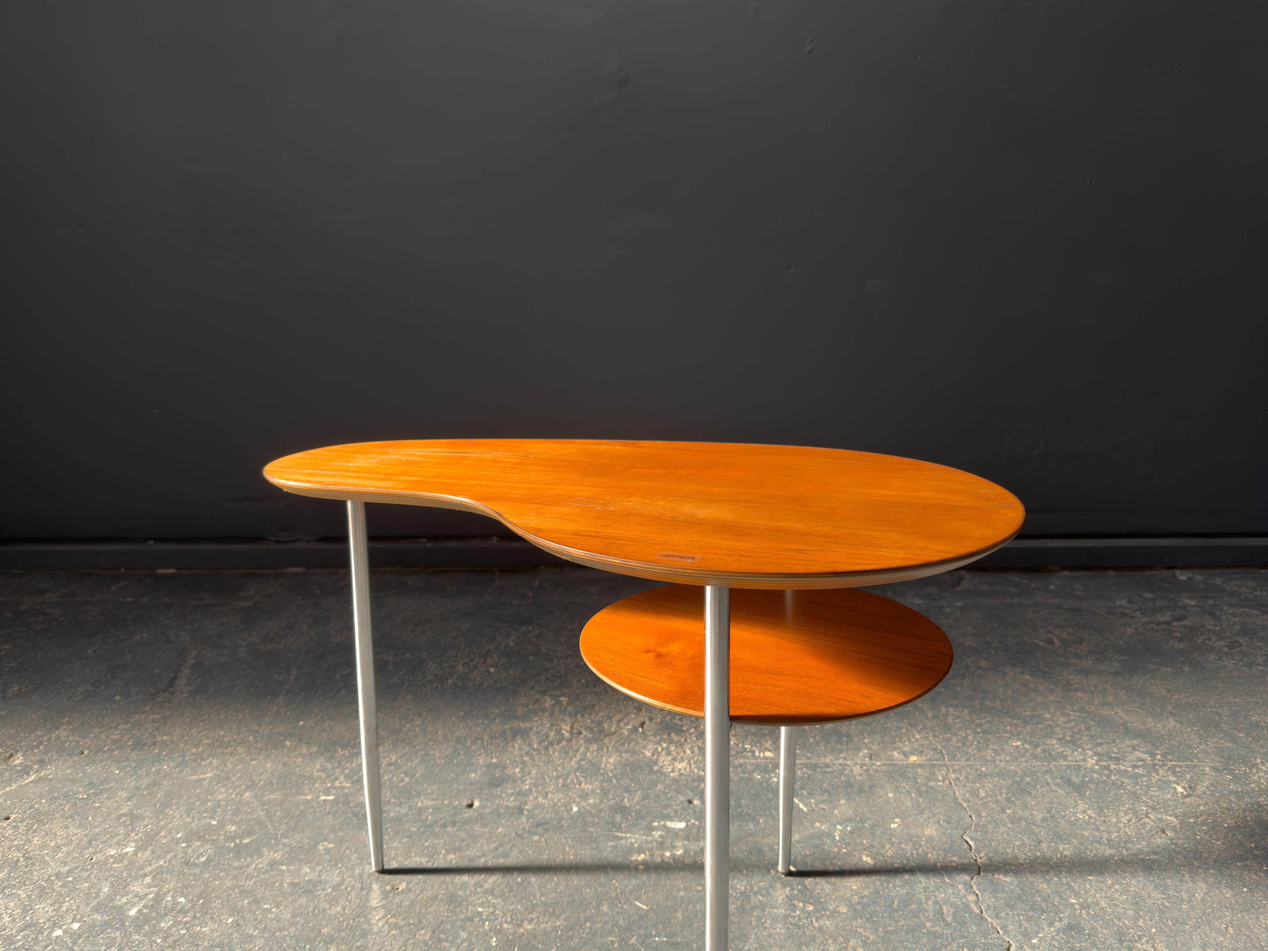 Danois Table d'appoint en teck en forme de rein en vente