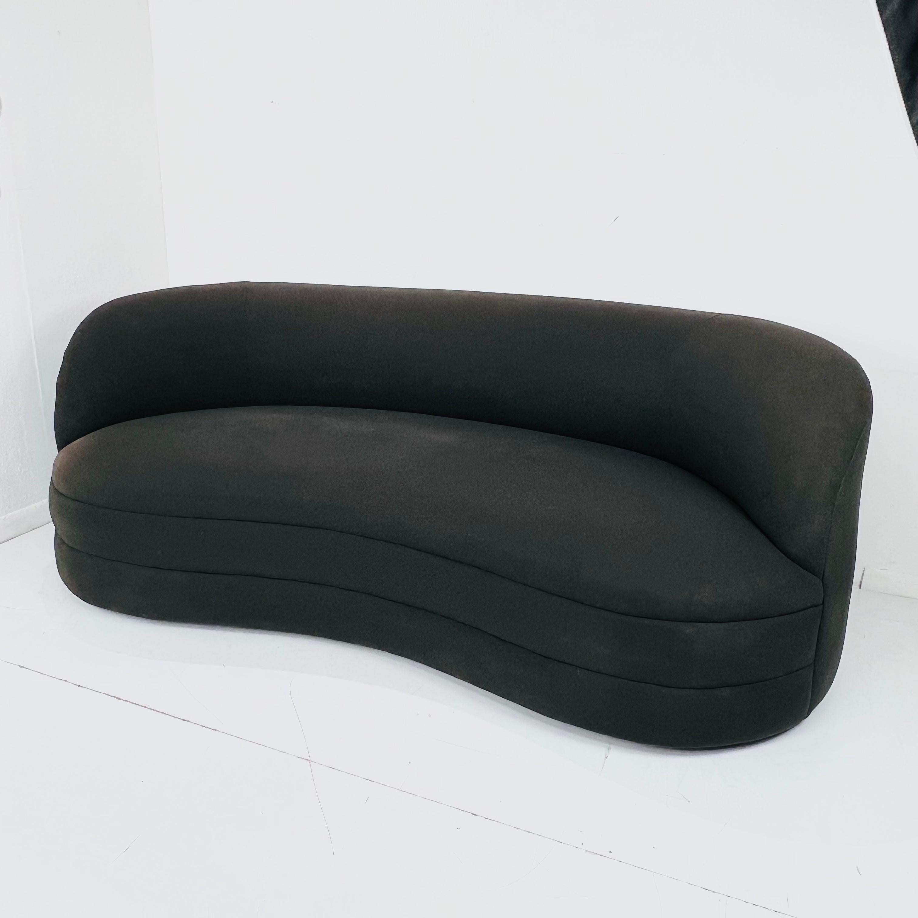 Kidney Sofa in the Style of Vladimir Kagan In Good Condition For Sale In Dallas, TX