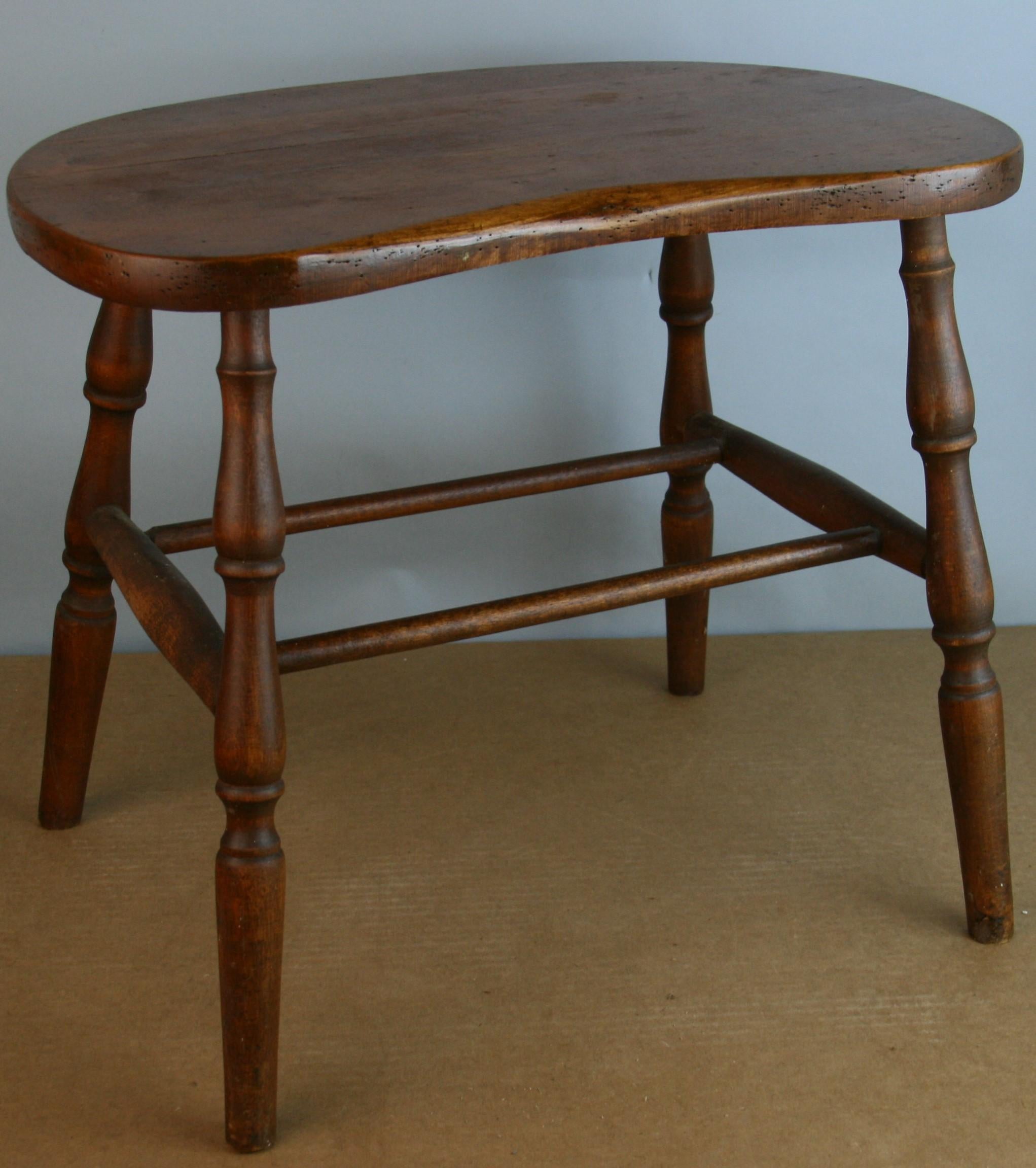 3-1069 Kidney shaped stool/side table with turned legs.