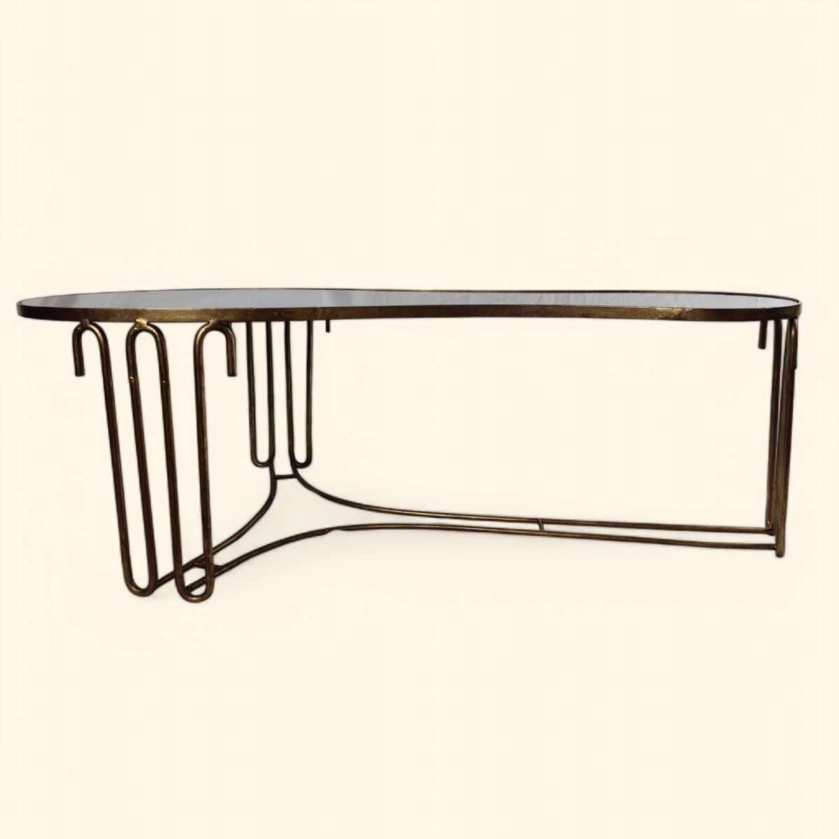 Mesa Riñonera de Metal Dorado Al Estilo de la Mesa 
