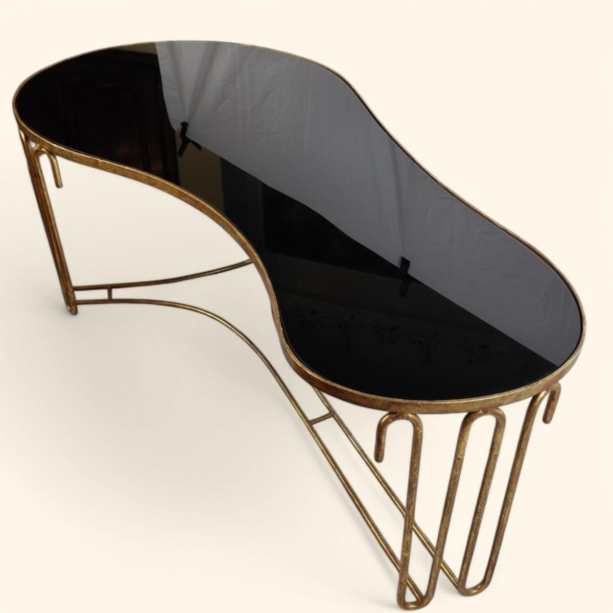 Mesa Riñonera de Metal Dorado Al Estilo de la Mesa 