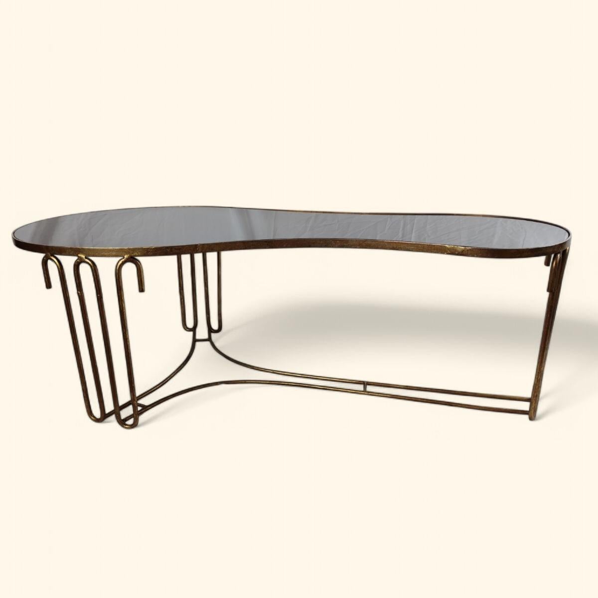 Mesa Riñonera de Metal Dorado Al Estilo de la Mesa 