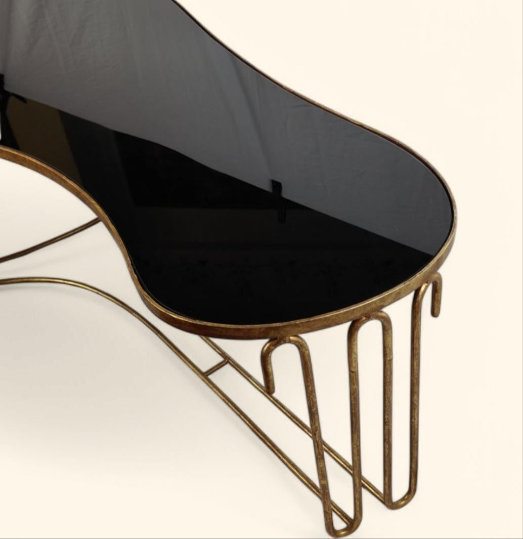 Mesa Riñonera de Metal Dorado Al Estilo de la Mesa 
