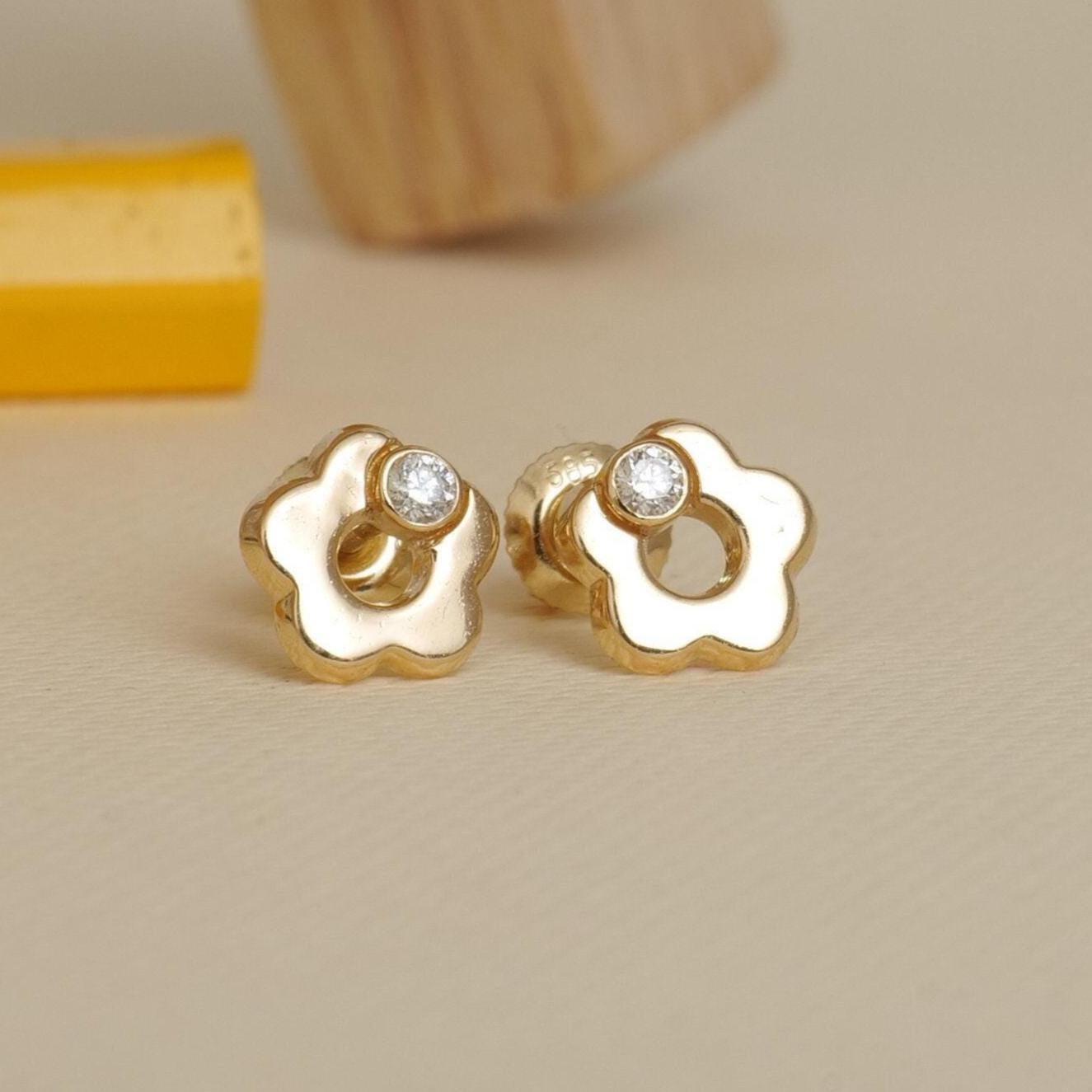 Art Deco Kids Flower Diamond Stud Earrings in 14K Solid Gold (Certified) For Sale