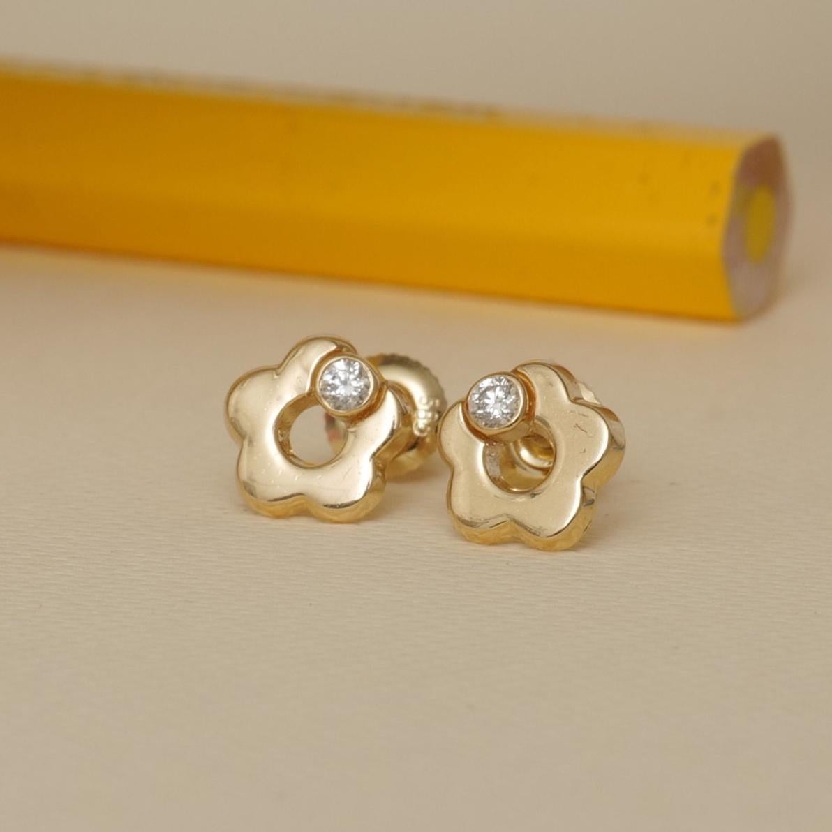 Round Cut Kids Flower Diamond Stud Earrings in 14K Solid Gold (Certified) For Sale