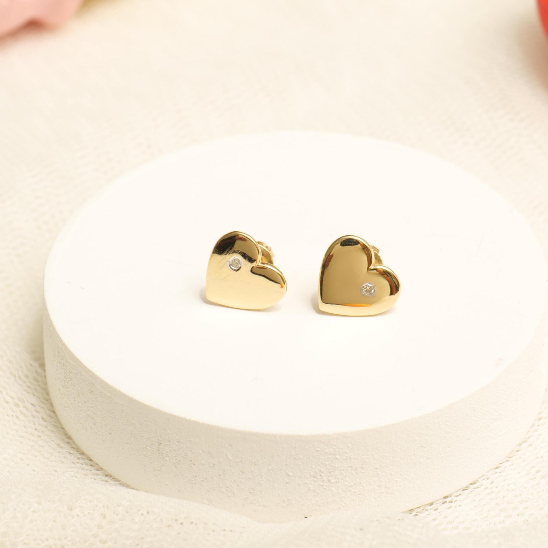 Art Déco Kids Heart Diamond Stud Earrings in 14k Solid Gold (Certified) in vendita