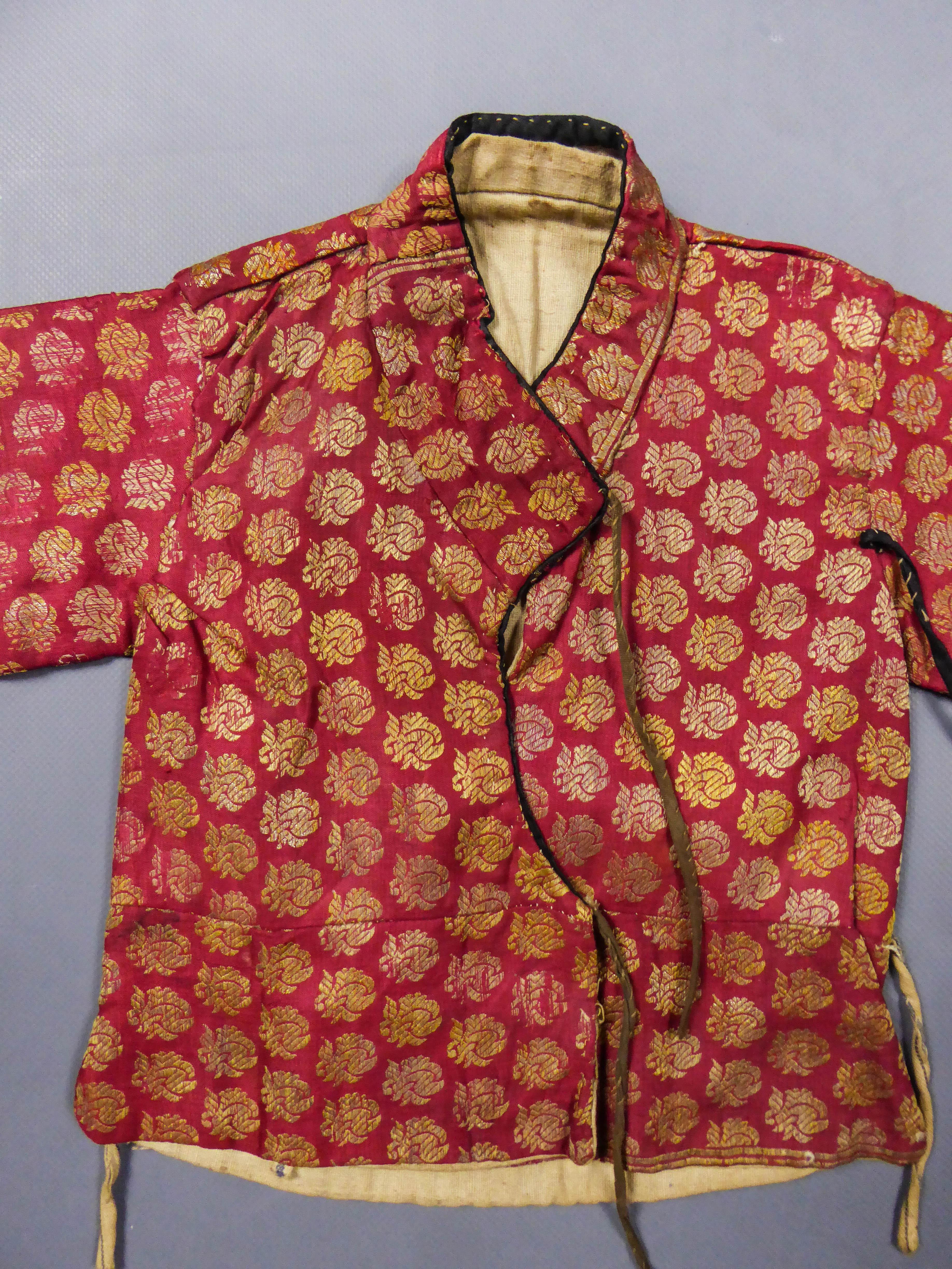 Kid's Kadjar jacket in gold silk lampas - Persia 19th In Good Condition In Toulon, FR