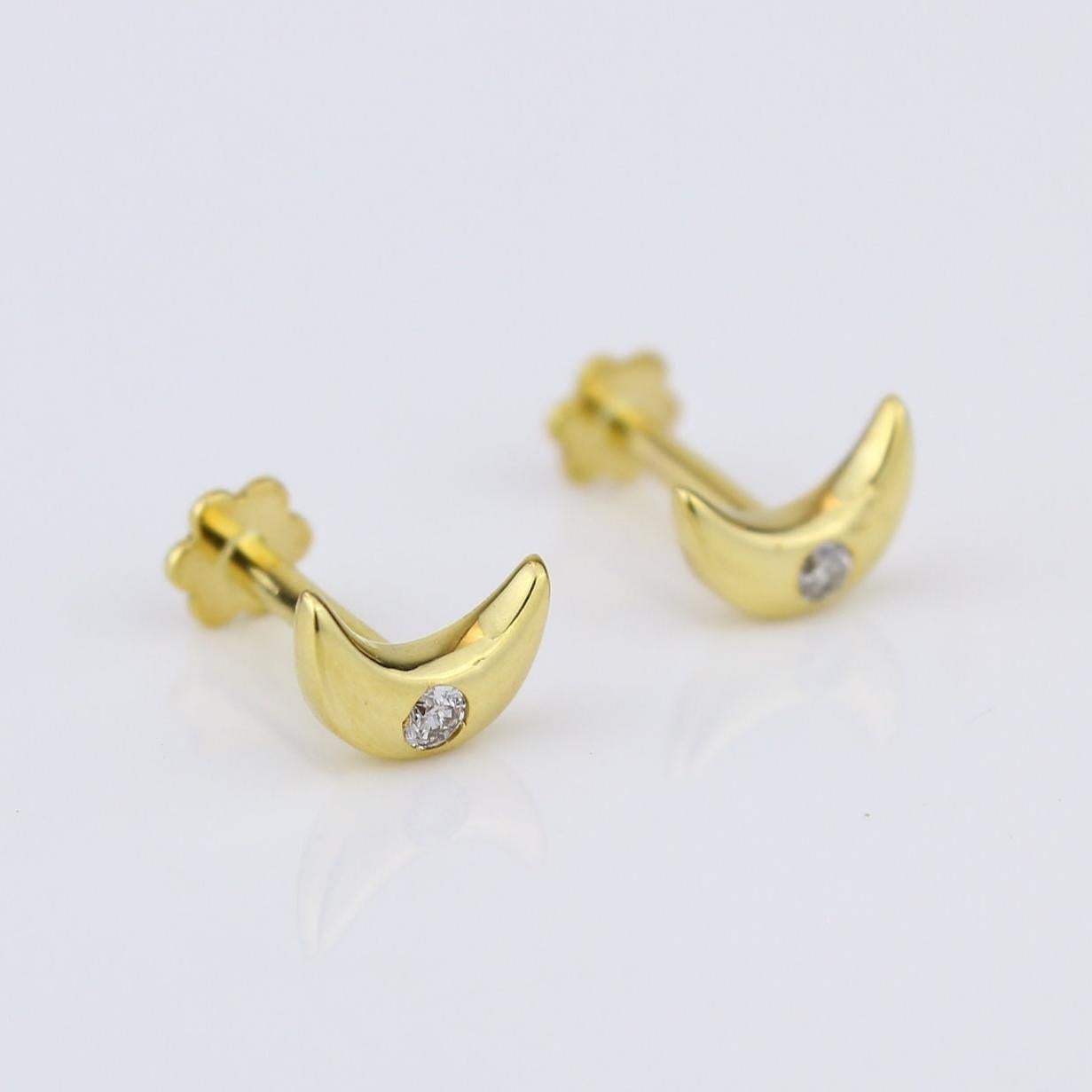 Kids Moon Diamond Stud Earrings in 14K Solid Gold (Certified) In New Condition For Sale In New Delhi, DL