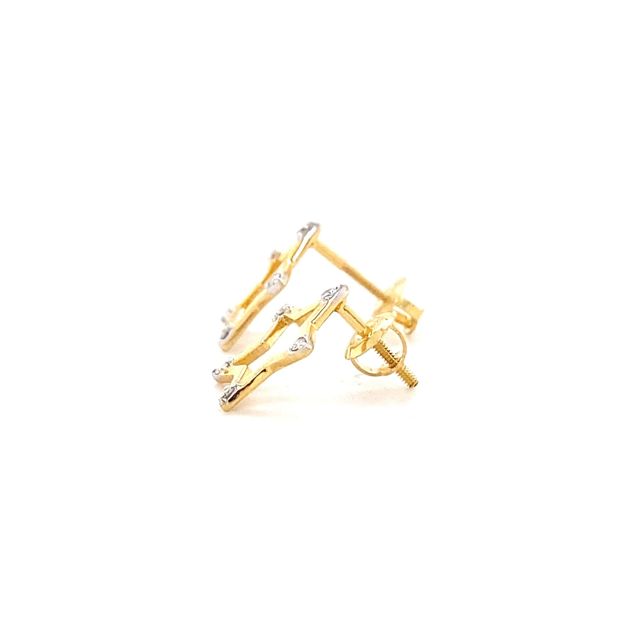 Women's Kids Sparkling Star Diamond Stud Earrings in 14k Solid Gold (Certified) For Sale