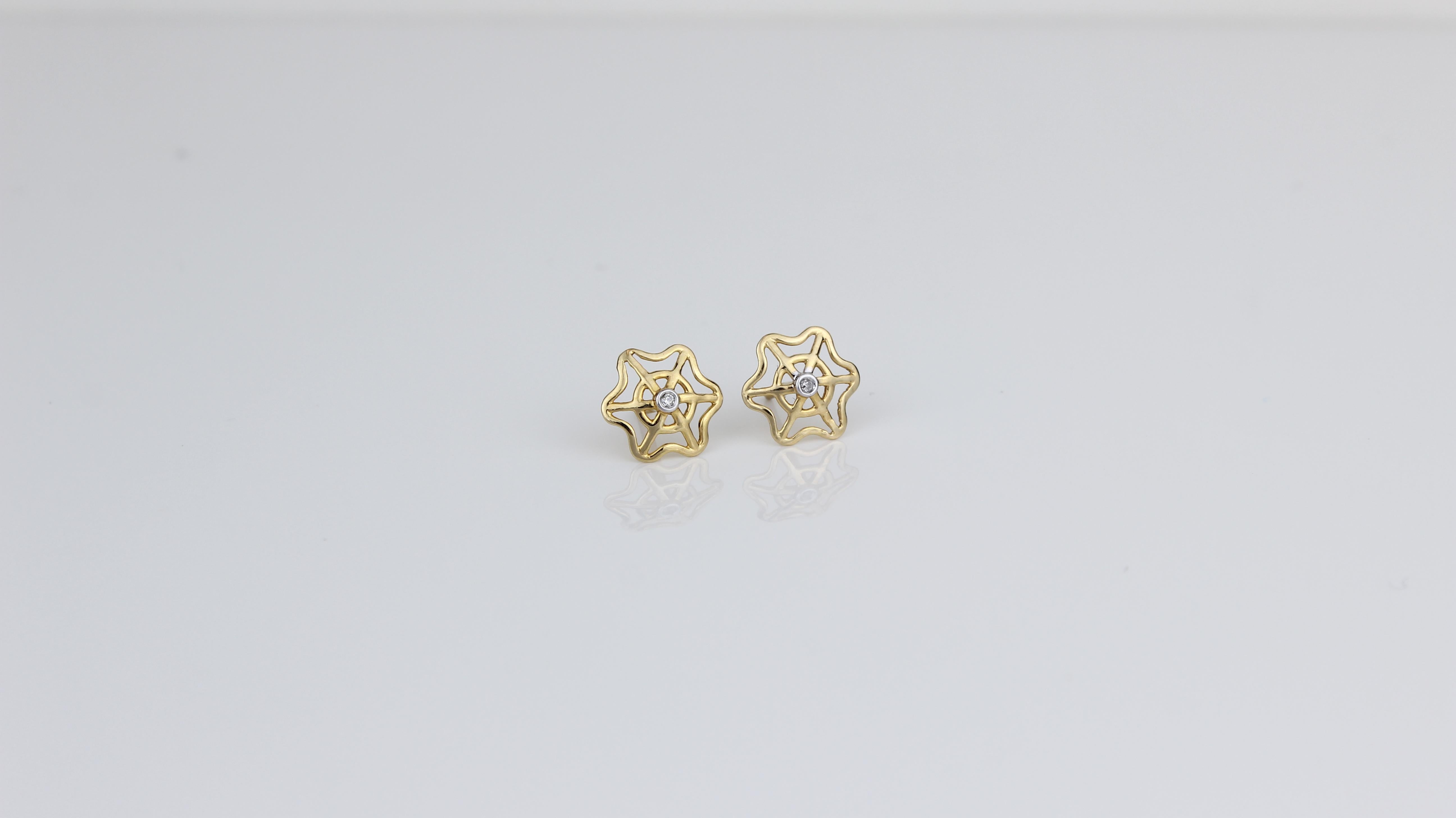 Art Déco Orecchini per bambini con diamanti a forma di ragnatela in oro massiccio 14K (certificati) in vendita