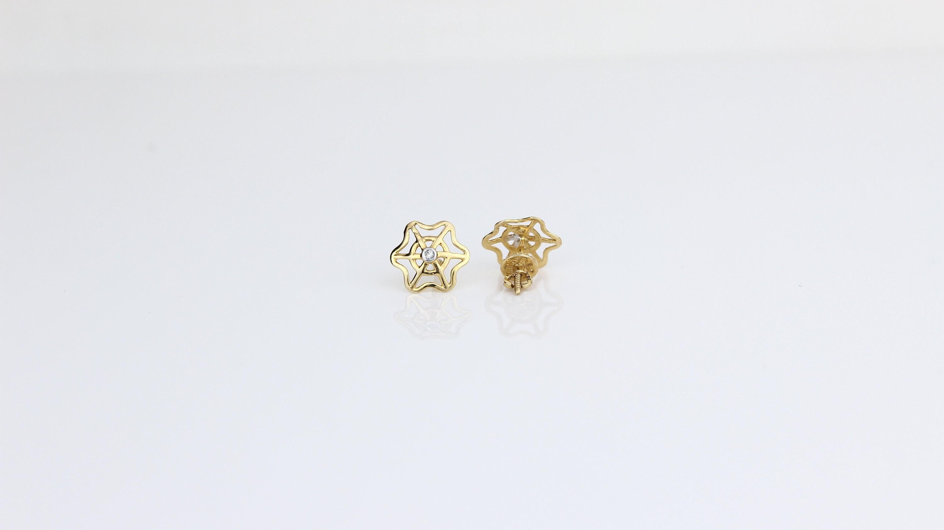 Taglio rotondo Orecchini per bambini con diamanti a forma di ragnatela in oro massiccio 14K (certificati) in vendita