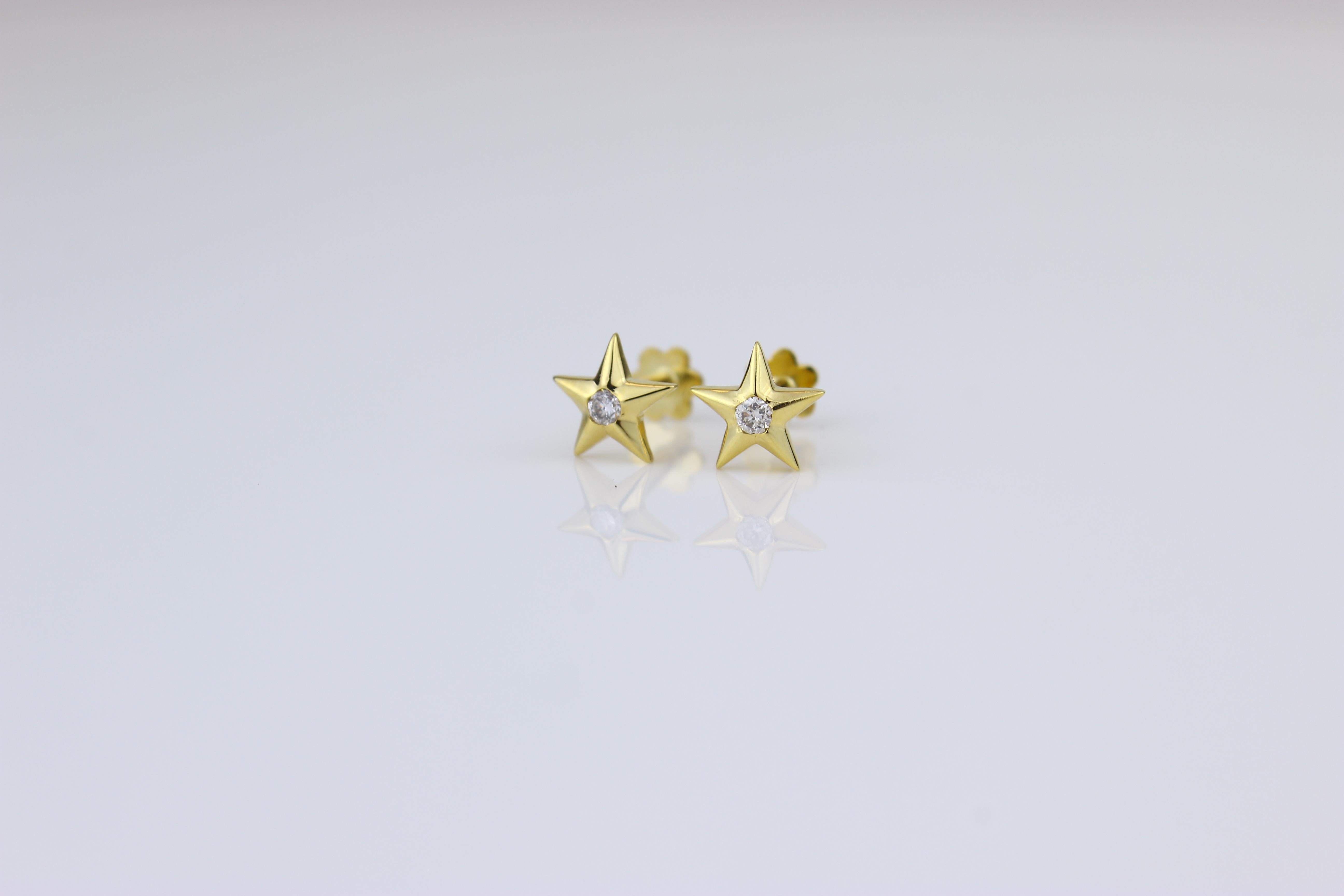 Taglio rotondo Orecchini con diamanti stellati per bambini in oro massiccio 14K (certificati) in vendita