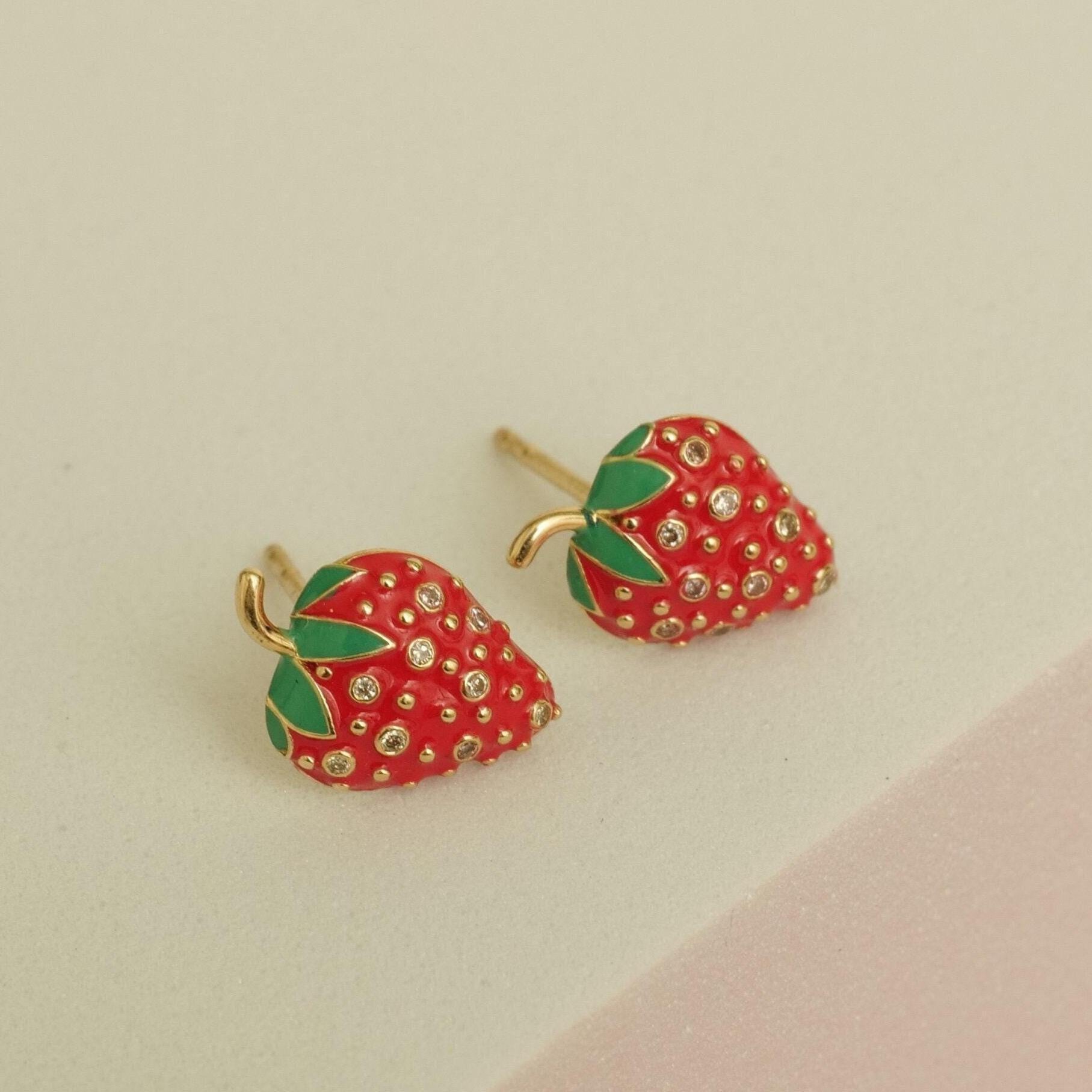Kids Strawberry Diamond Stud Earrings in 14K Solid Gold (Certified) In New Condition For Sale In New Delhi, DL