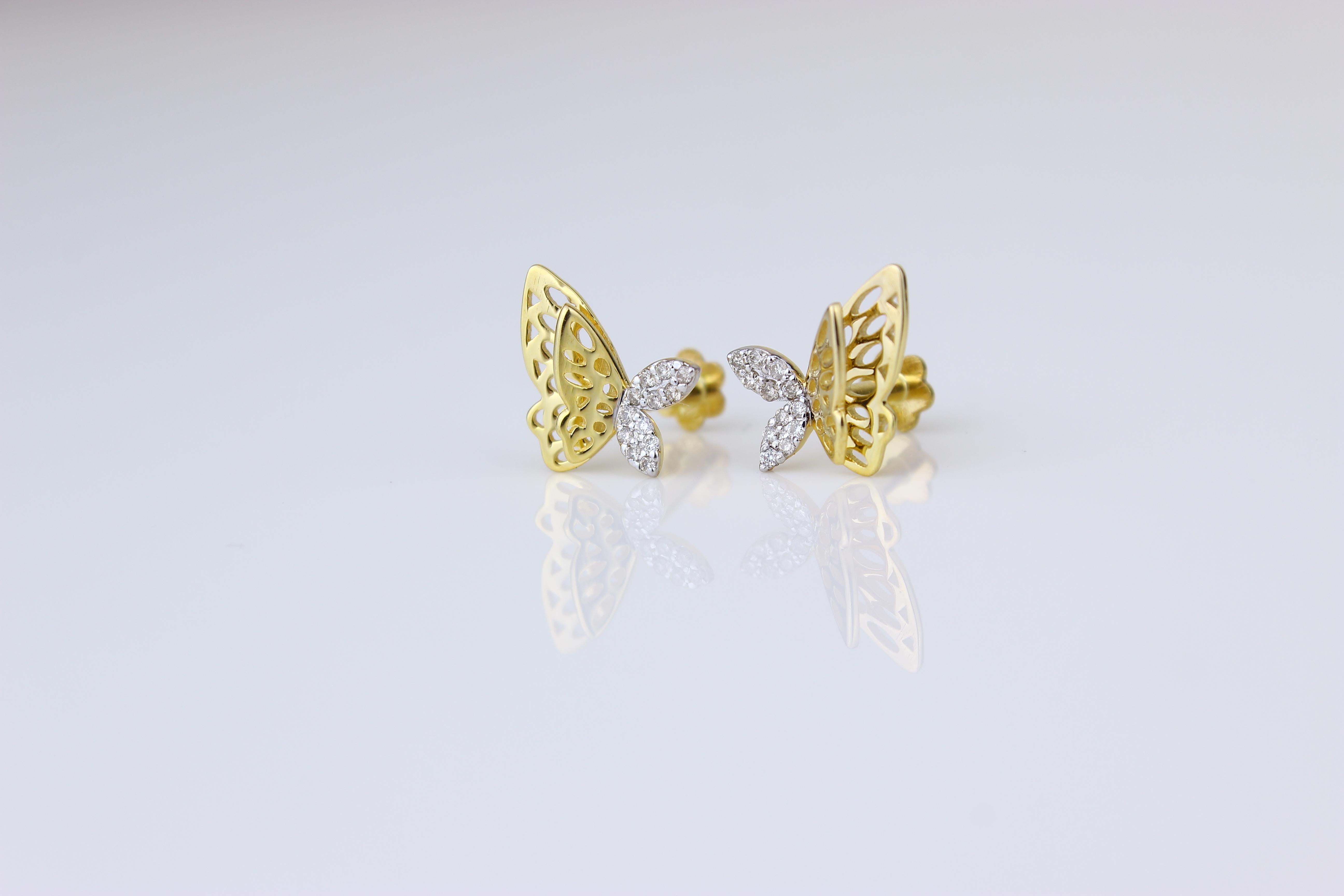 Kids Winged Butterfly Diamond Stud Earrings in 14k Solid Gold (Certified) Pour femmes en vente