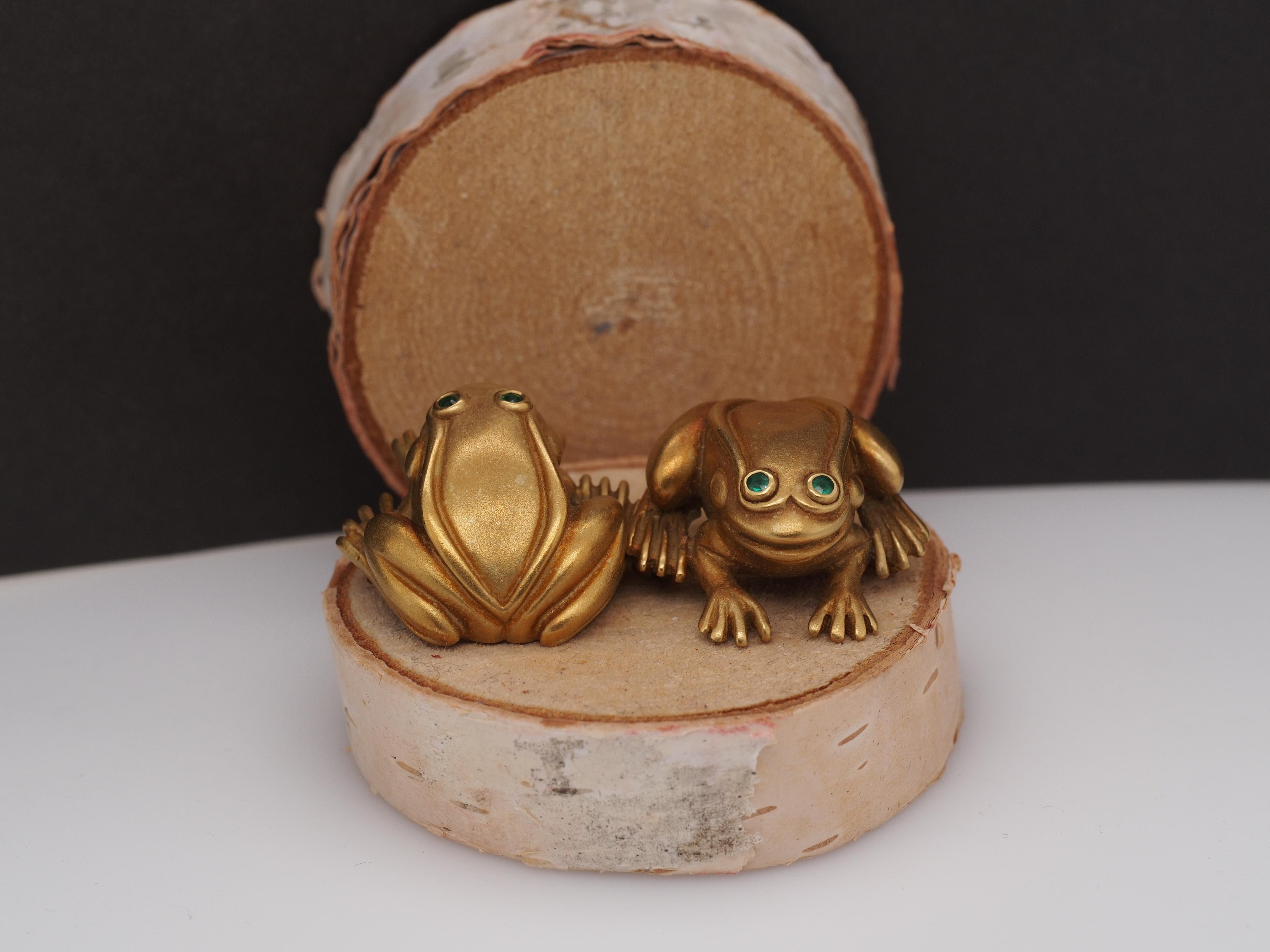 Women's Kielselstein Cord 18k Yellow Gold Pair of Frog Brooches with Emerald Eyes For Sale