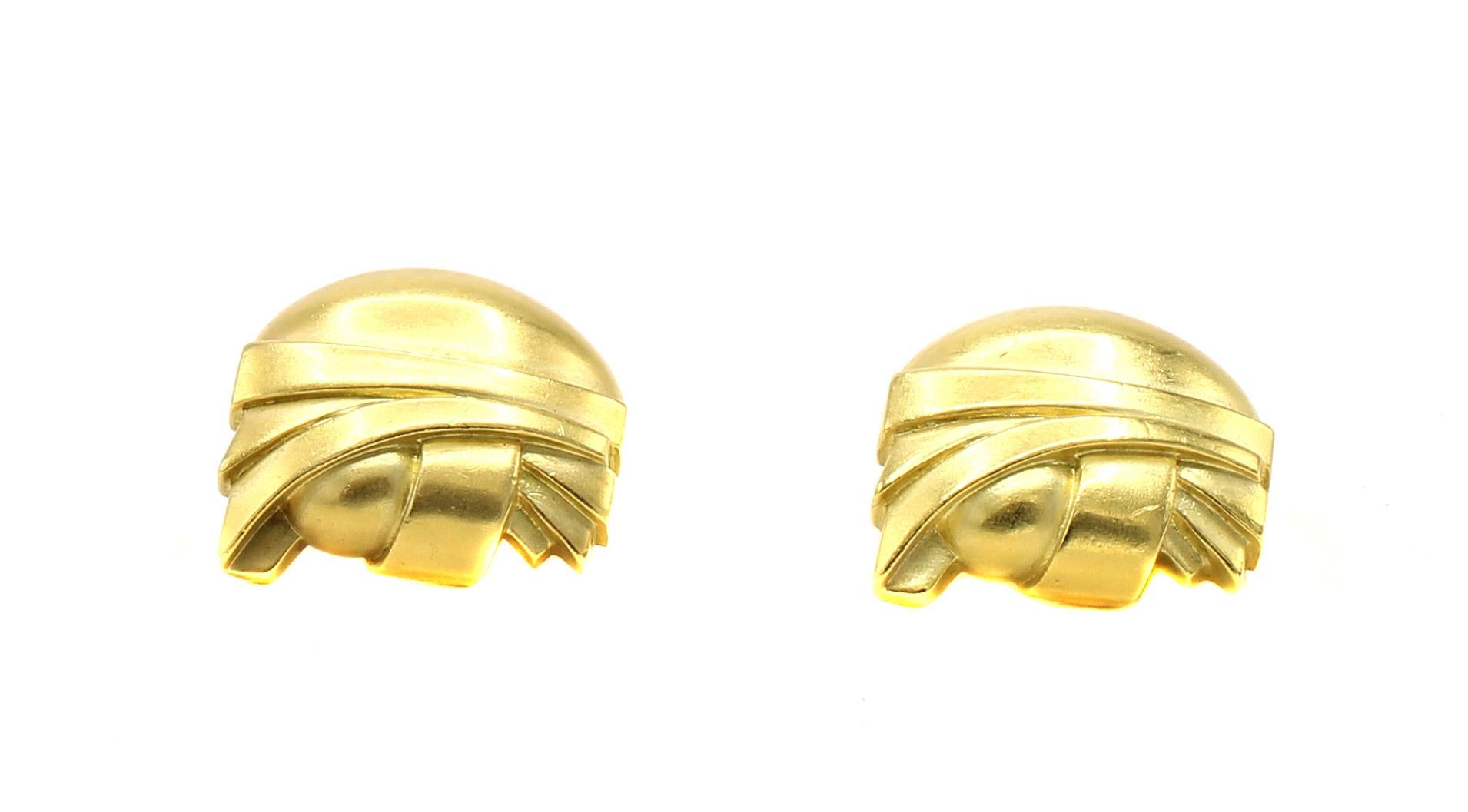 Kieselstein-Cord 18 Karat Gold Ear Clips In Excellent Condition For Sale In New York, NY