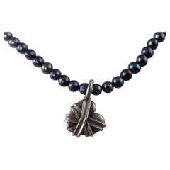 Collar de Perlas Negras Corazón Envuelto en Oro Blanco de 18 Kilates Kieselstein-Cord