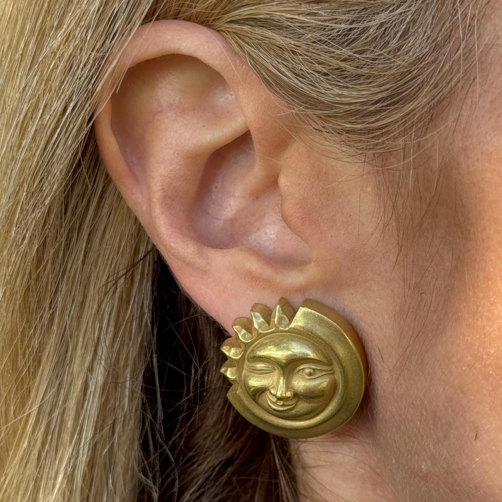 Kieselstein-Cord 18 Karat Yellow Gold Moon and Sun Earclip Earrings Vintage In Excellent Condition For Sale In Boca Raton, FL