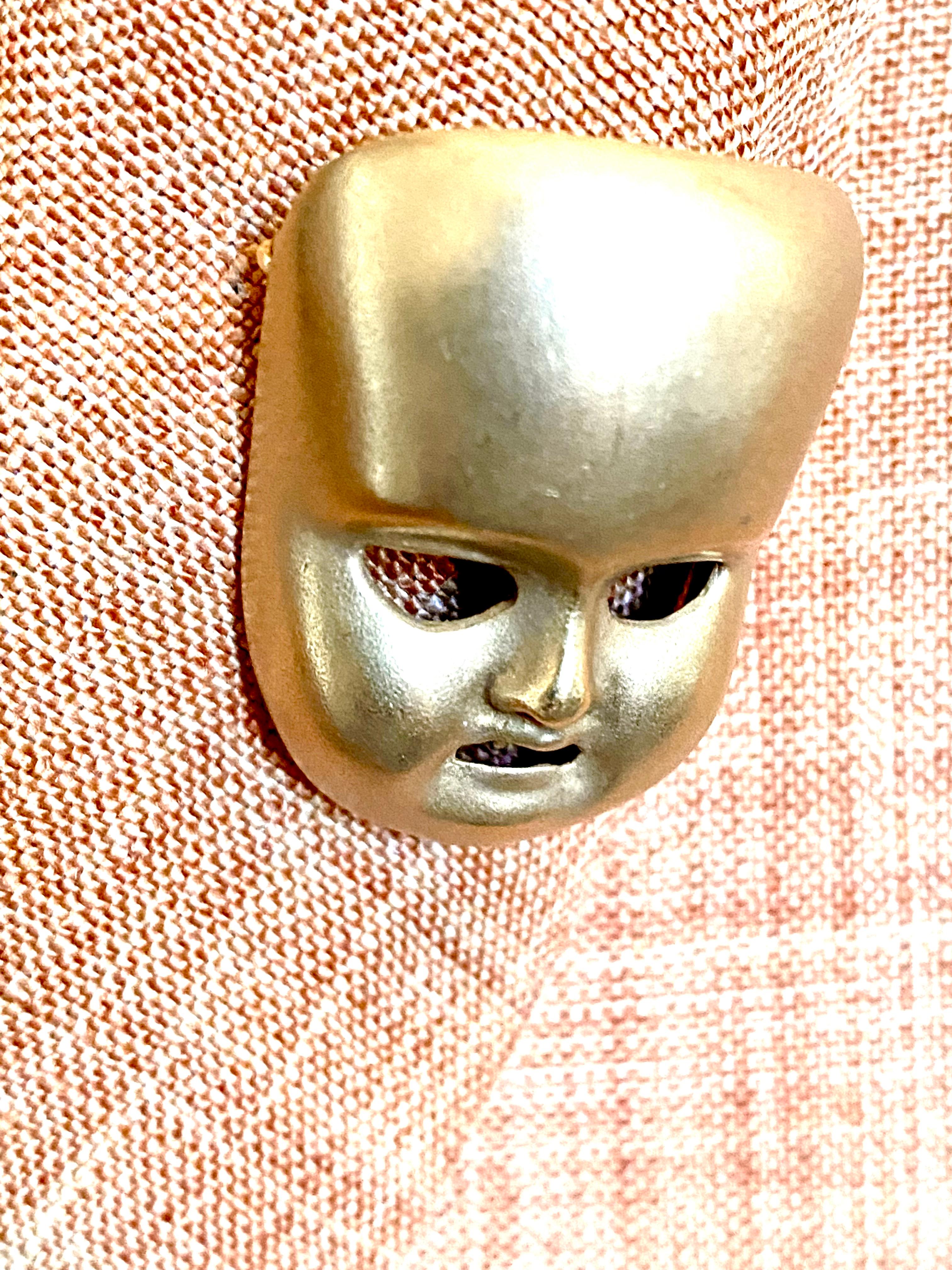 Kieselstein Cord 18 Karat Yellow Gold Rare Whimsical Mask 1.5 Inch Brooch  In Good Condition For Sale In New York, NY