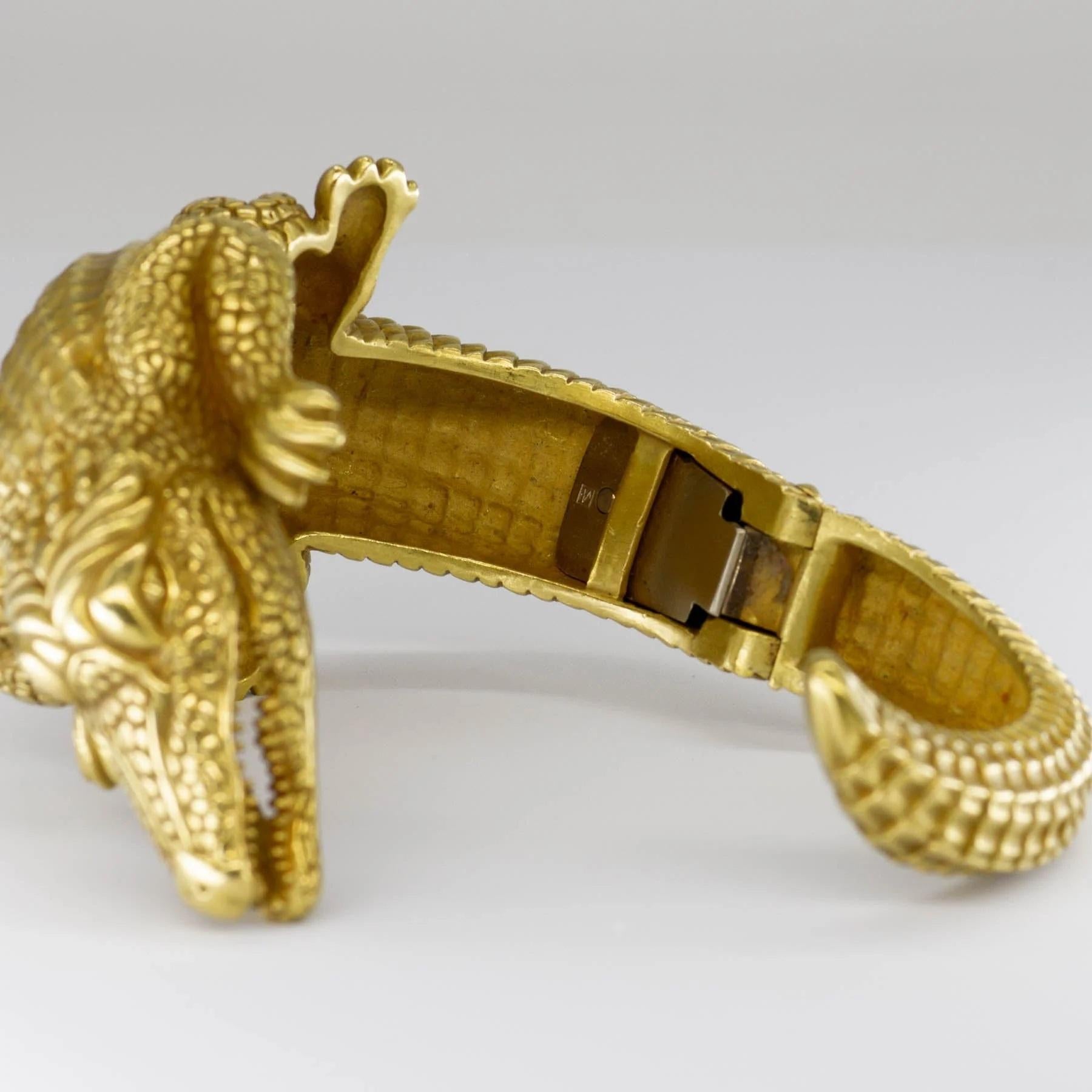 Moderno KIESELSTEIN-CORD Bracciale alligatore in oro giallo 18 carati in vendita