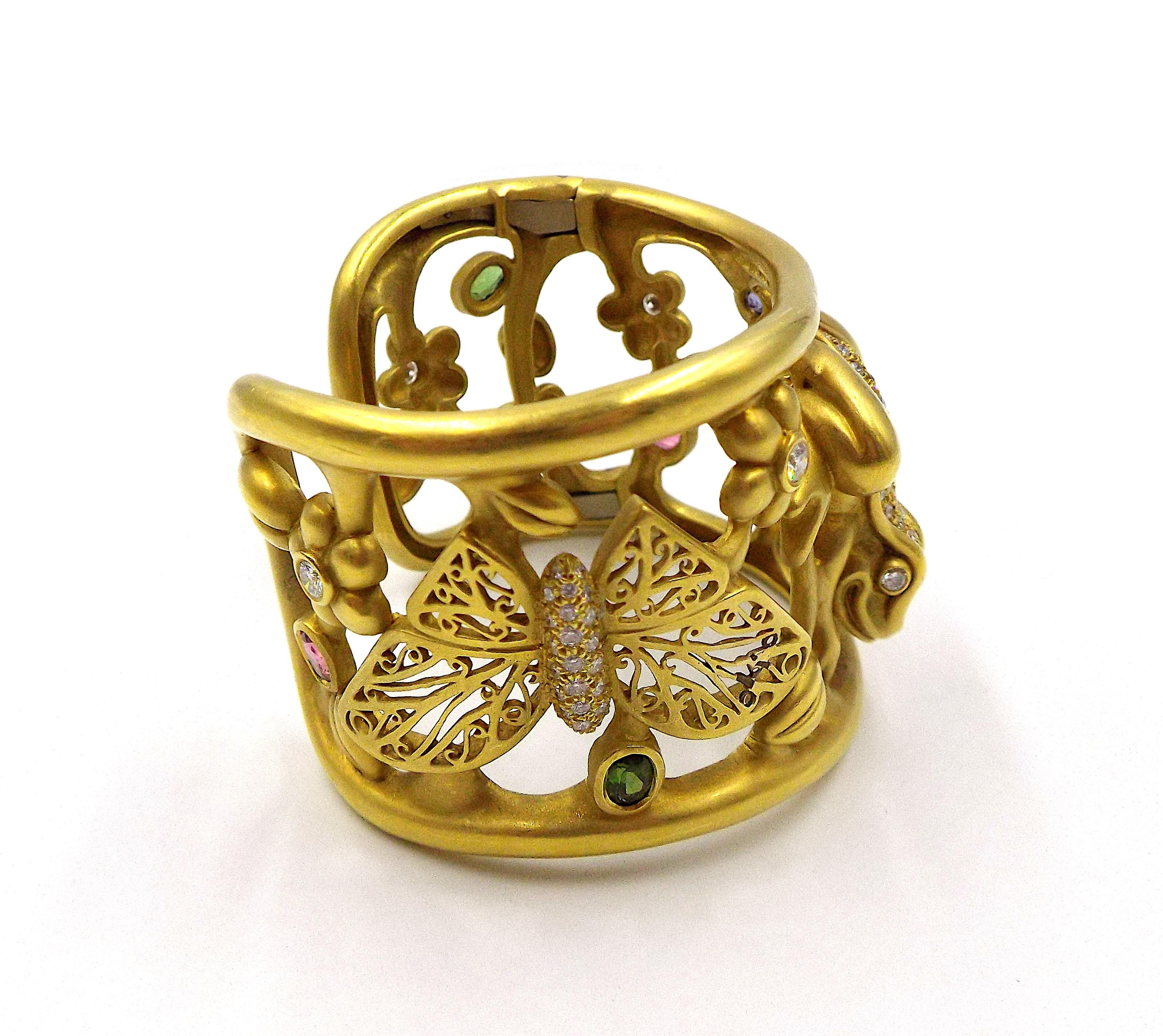 Kieselstein-Cord Manschettenarmband aus 18 Karat Gelbgold mit Diamanten und Multigem Frosch Damen im Angebot