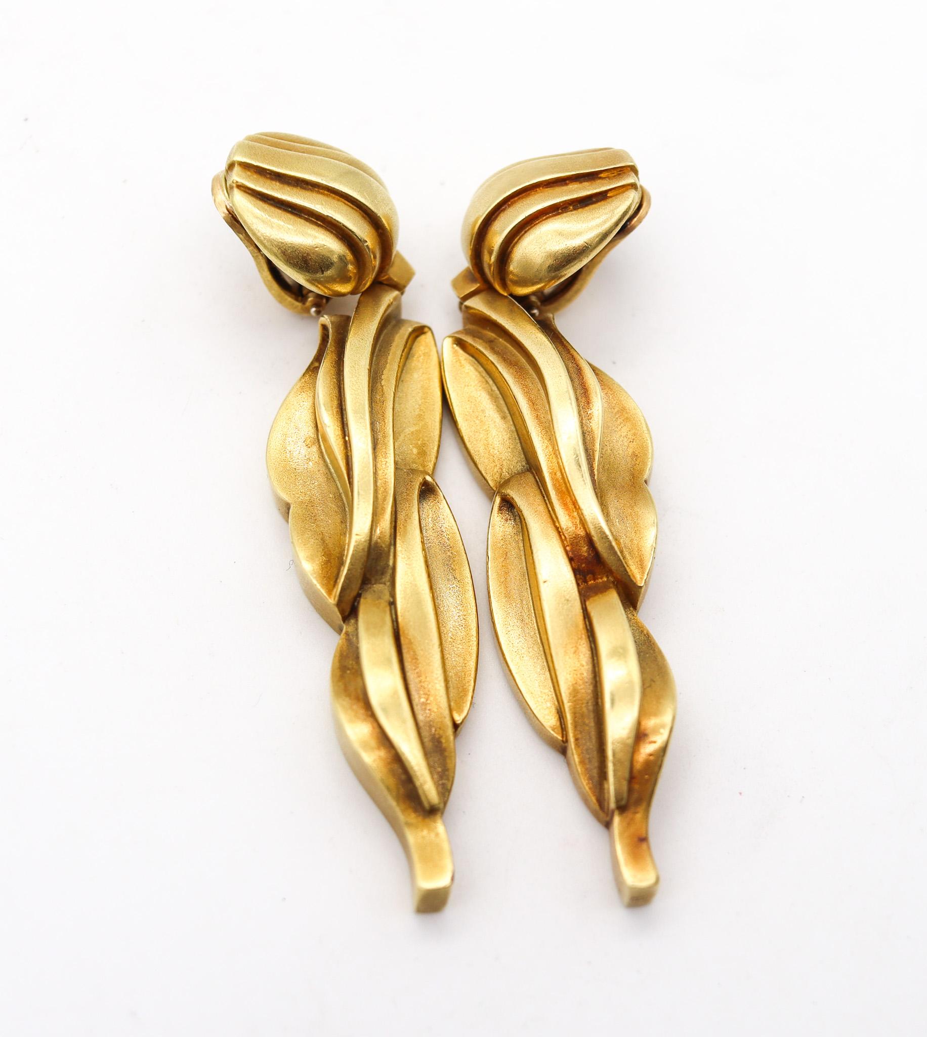 Kieselstein Cord 1983 Sculptural Dangle Drop Earrings Brushed 18Kt Yellow Gold In Excellent Condition For Sale In Miami, FL