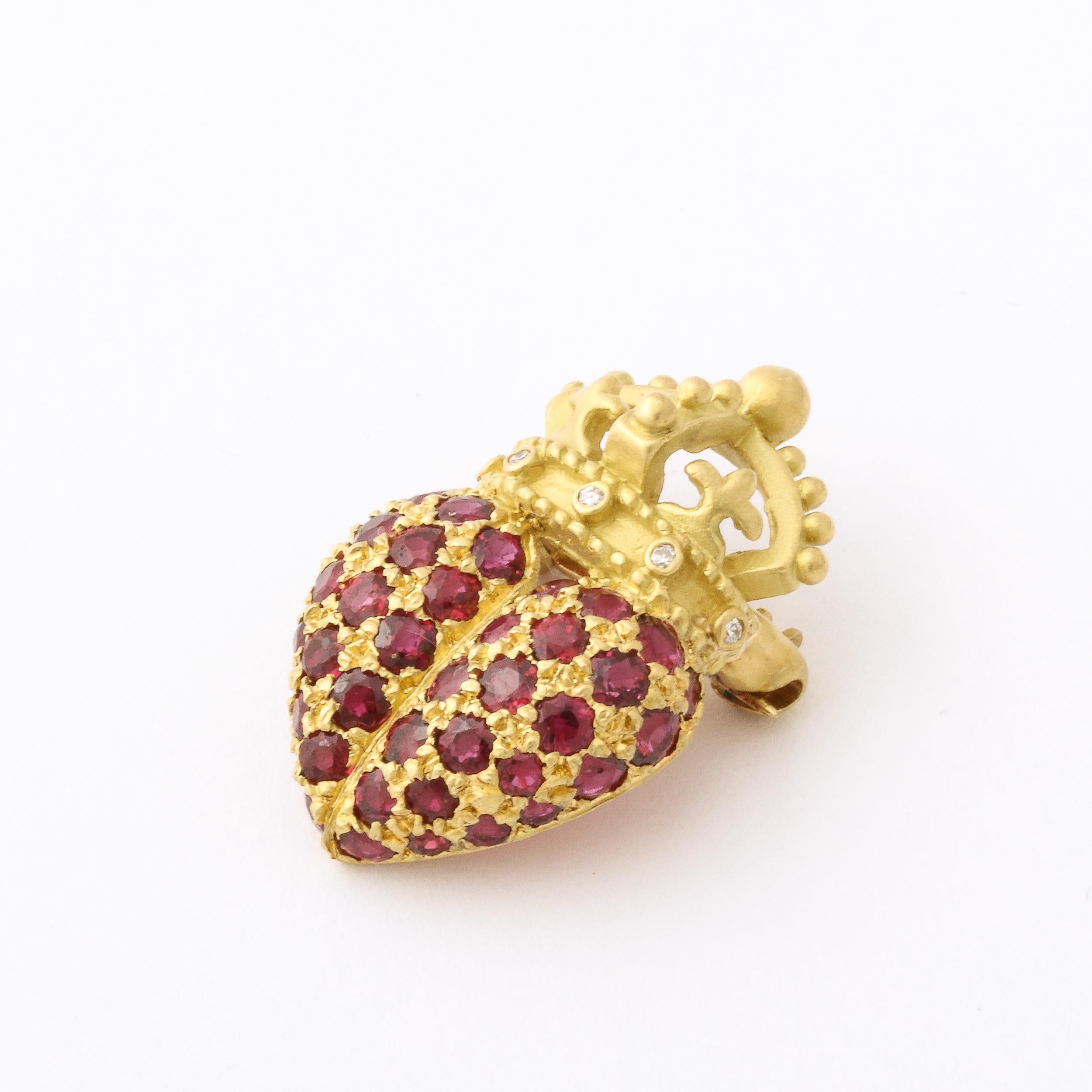 In the manner of Kieselstein-Cord Royal Hearts 18k Ruby & Diamond Heart Brooch In Excellent Condition In New York, NY