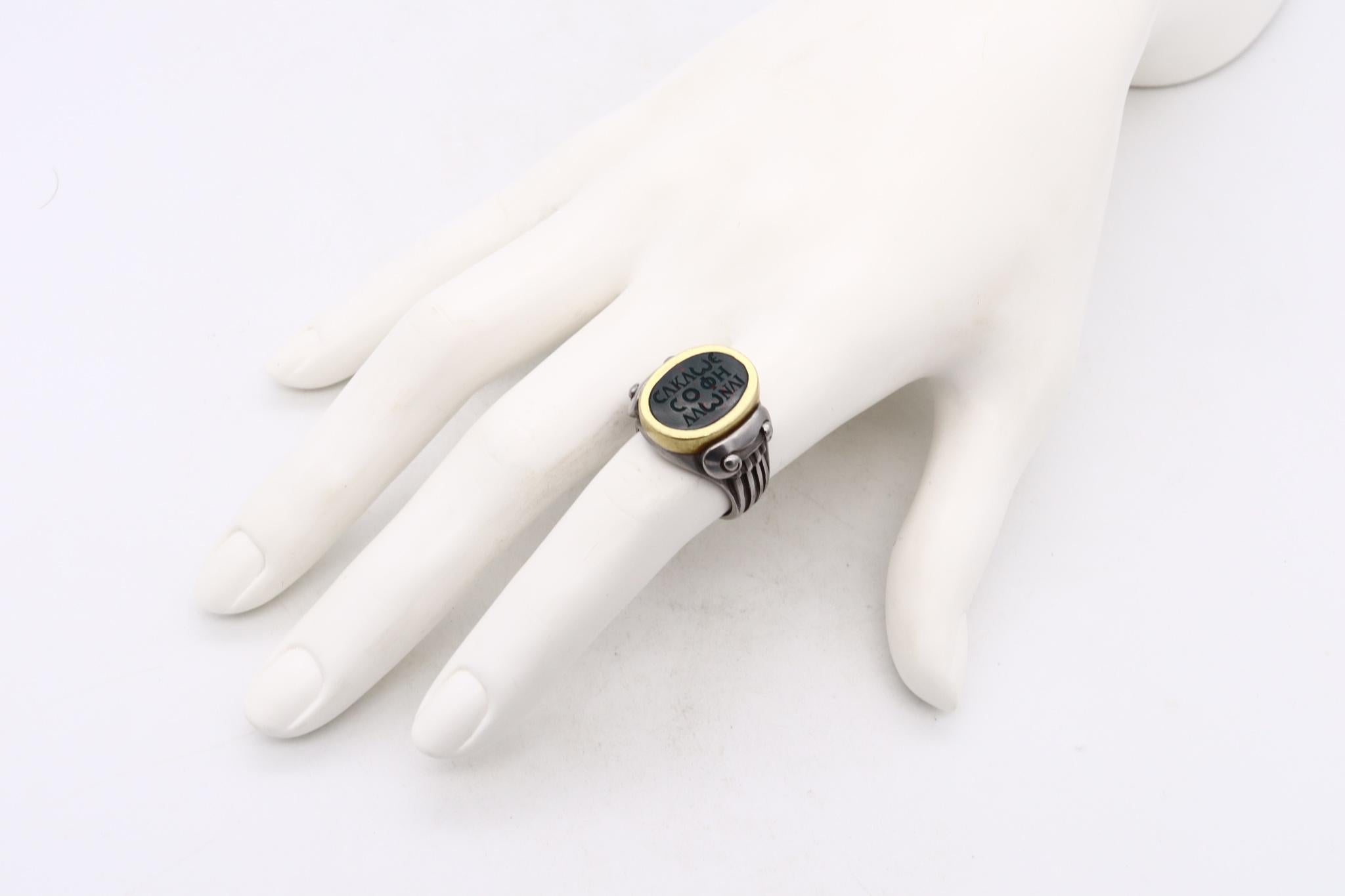 A signet intaglio ring designed by Kieselstein-Cord

A neo-classical iconic ring, created in New York city in the 2000 by the jewelry atelier of Kieselstein-Cord, It was crafted with Greek revival patterns, in solid yellow gold of 18 karats and