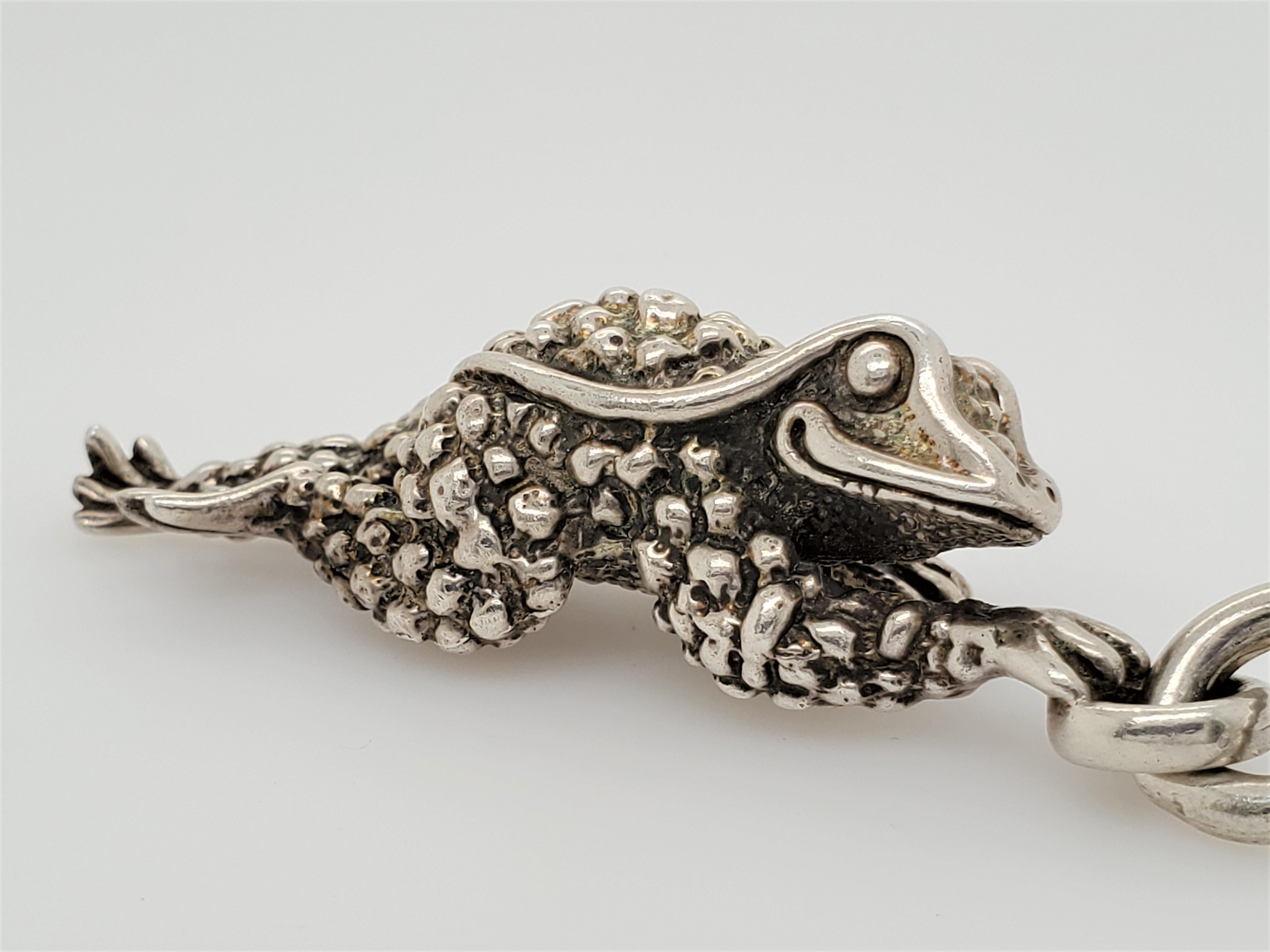 Artikel Details
Geschätzter Verkauf $800.00
Marke Kieselstein-cord
Sammlung Vintage Frosch
Metall Sterling Silber
Finish Poliert
Anhänger L x B 68::3 X 22::4 mm
Metall Reinheit 925 Teile pro 1000