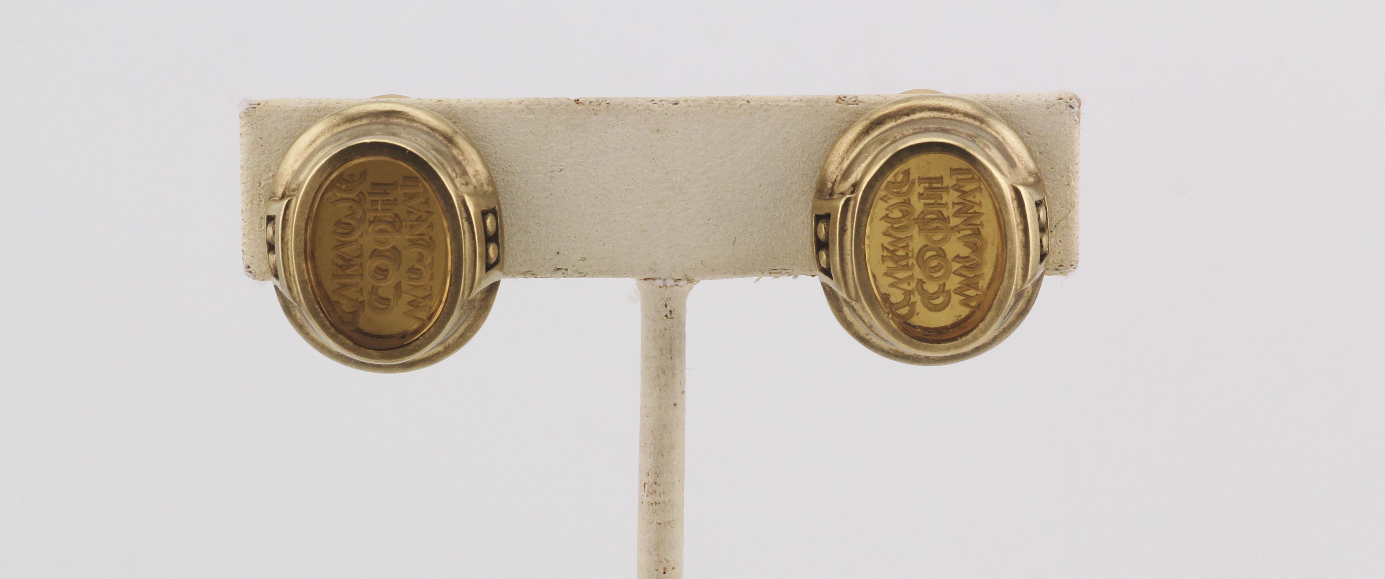 Experience the artistry of KIESELSTEIN-CORD with these distinguished 18k Gold Clip-on Earrings. Meticulously crafted, these earrings showcase a blend of luxury and sophistication.

Each earring is adorned with a vibrant orange citrine stone, set