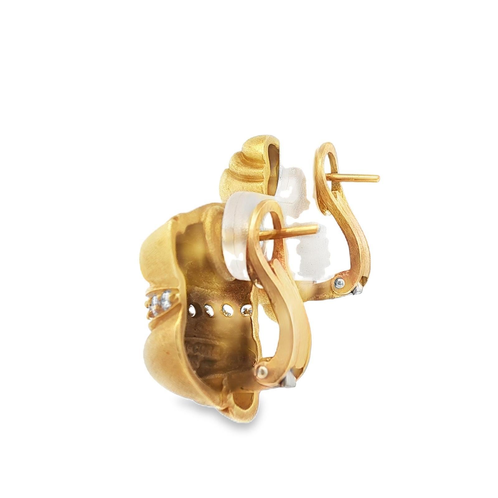 Taglio rotondo KIESELSTEIN-CORD Orecchini con diamante in oro giallo 18 carati con chiusura a leva in vendita