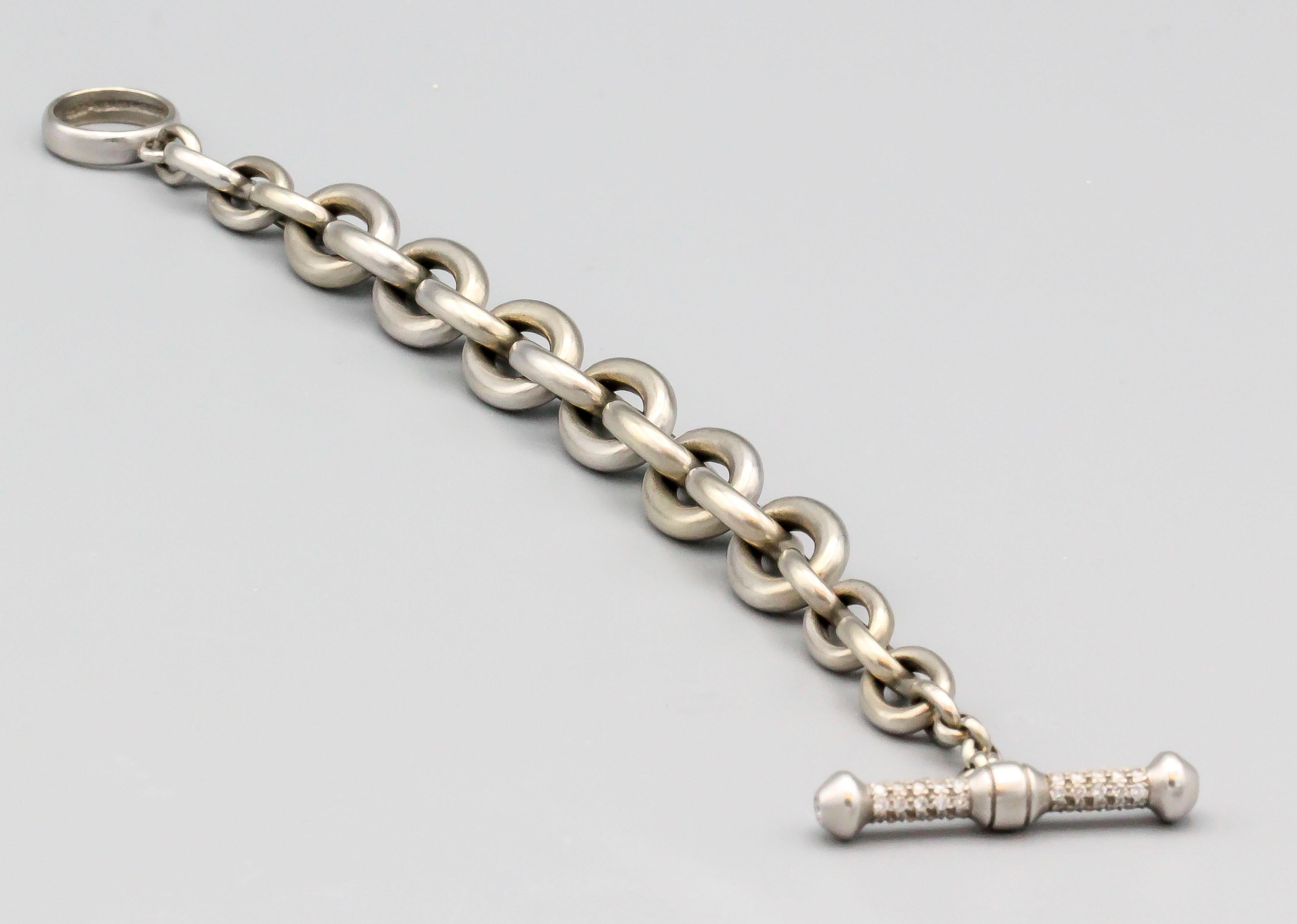 Fine diamond and 18k white gold toggle link bracelet by Kieselstein-Cord.  This bracelet features a stylish diamond encrusted toggle closure.  Total weight 91.2grams.

Hallmarks: Kieselstein-Cord, 750, 1984, maker's mark.