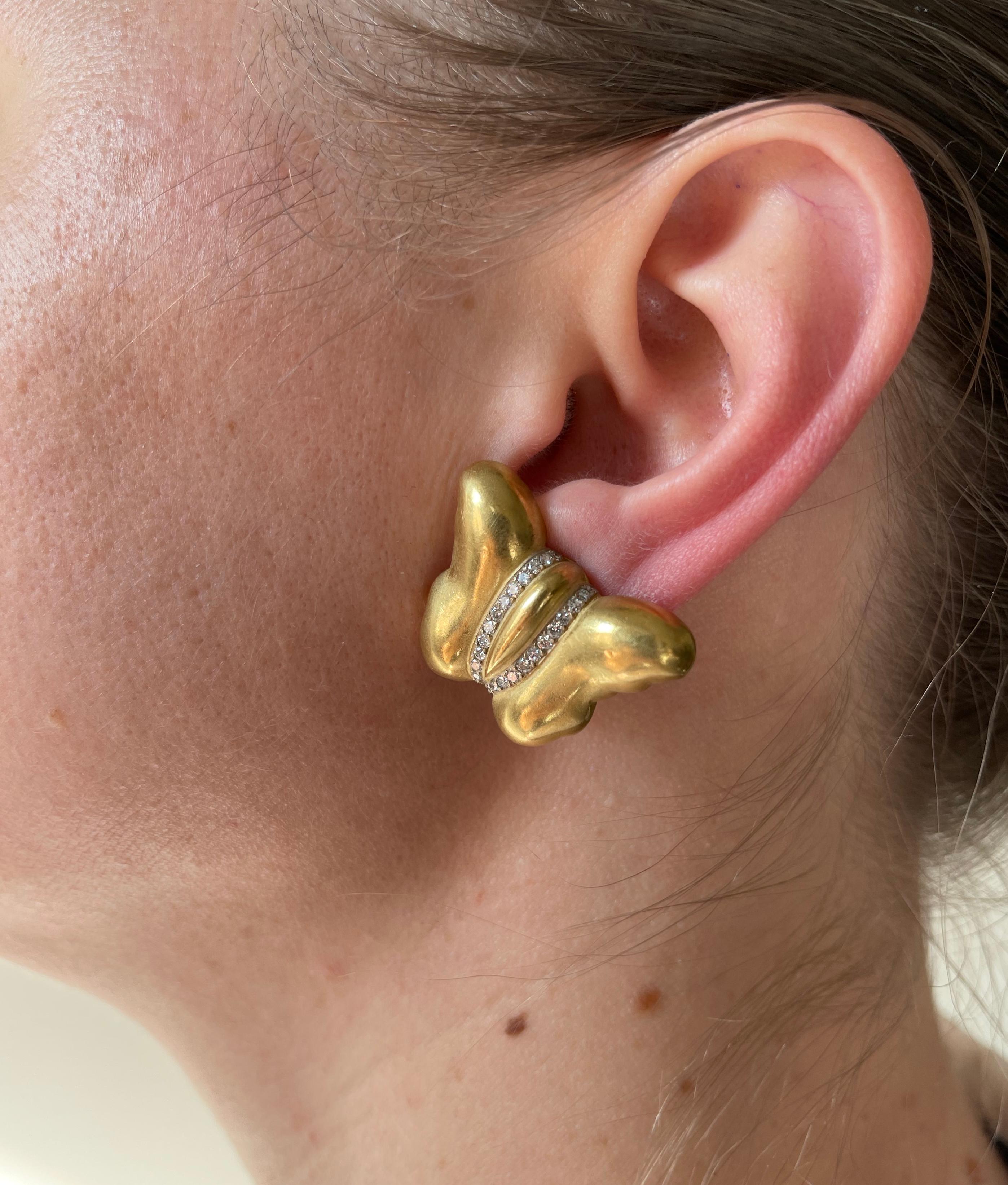 Kieselstein Cord Diamond Gold Butterfly Earrings In Excellent Condition For Sale In New York, NY