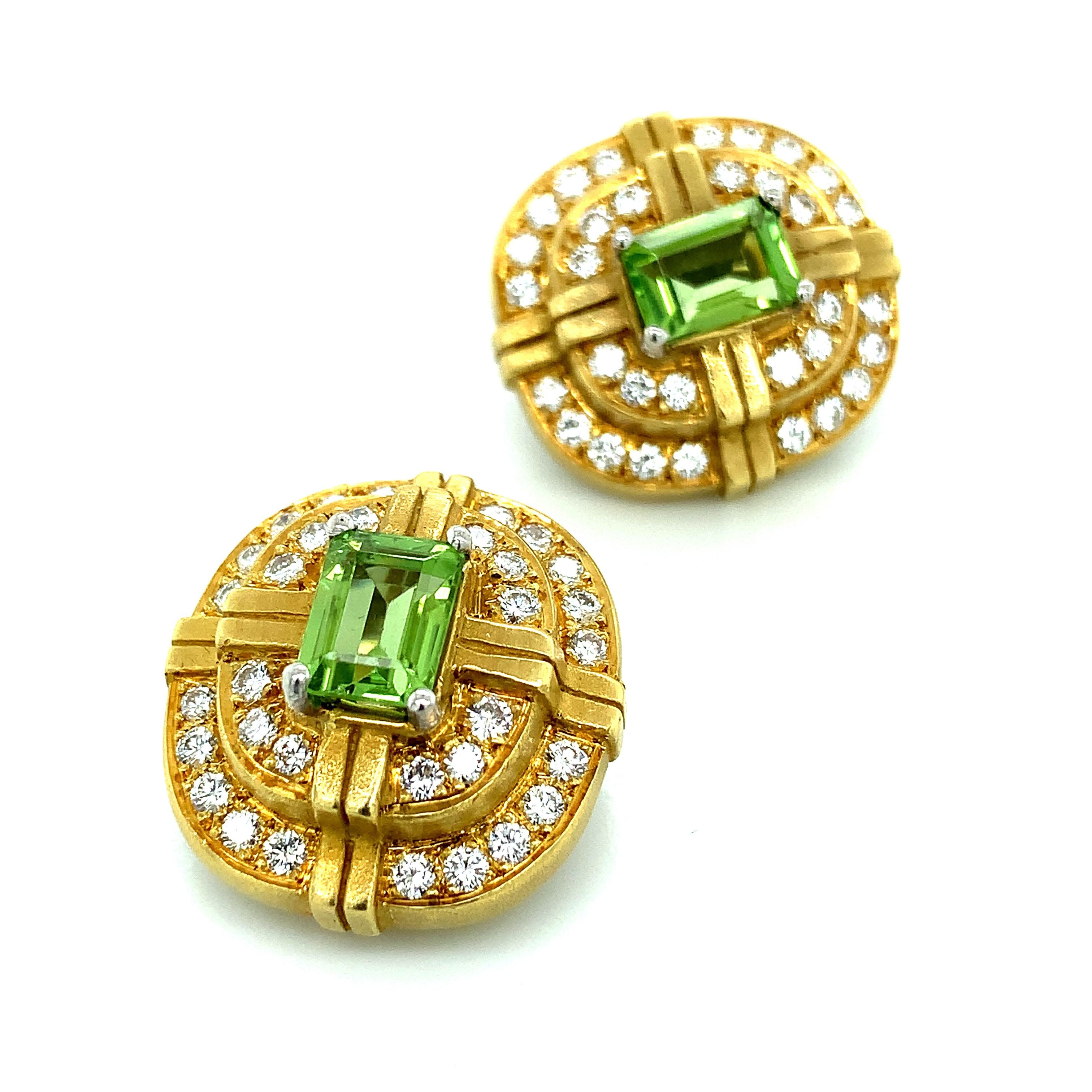 Kieselstein-Cord Diamond Peridot Gold Ear Clips  In Excellent Condition For Sale In New York, NY