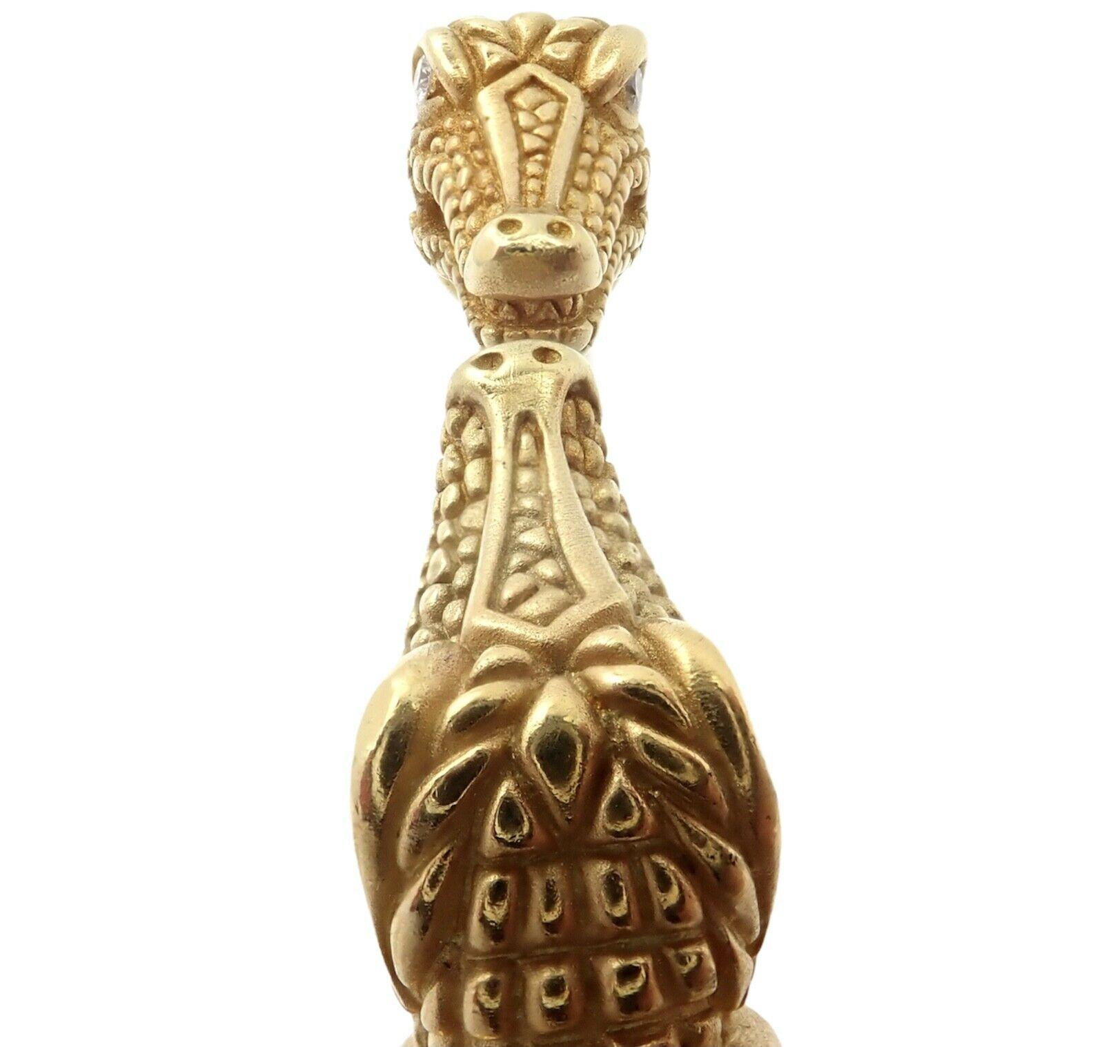 Taille brillant Kieselstein-Cord Bracelet jonc en or jaune représentant deux têtes d'alligator en diamants en vente
