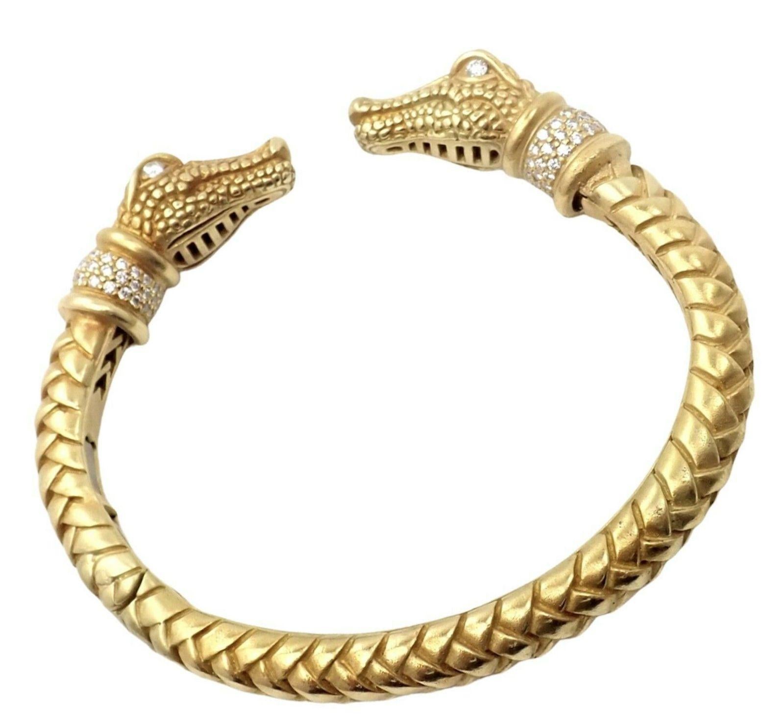 Kieselstein-Cord Bracelet jonc en or jaune représentant deux têtes d'alligator en diamants Excellent état - En vente à Holland, PA