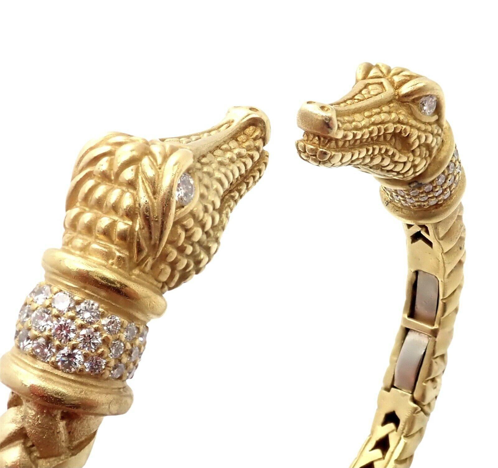 Kieselstein-Cord Bracelet jonc en or jaune représentant deux têtes d'alligator en diamants Unisexe en vente