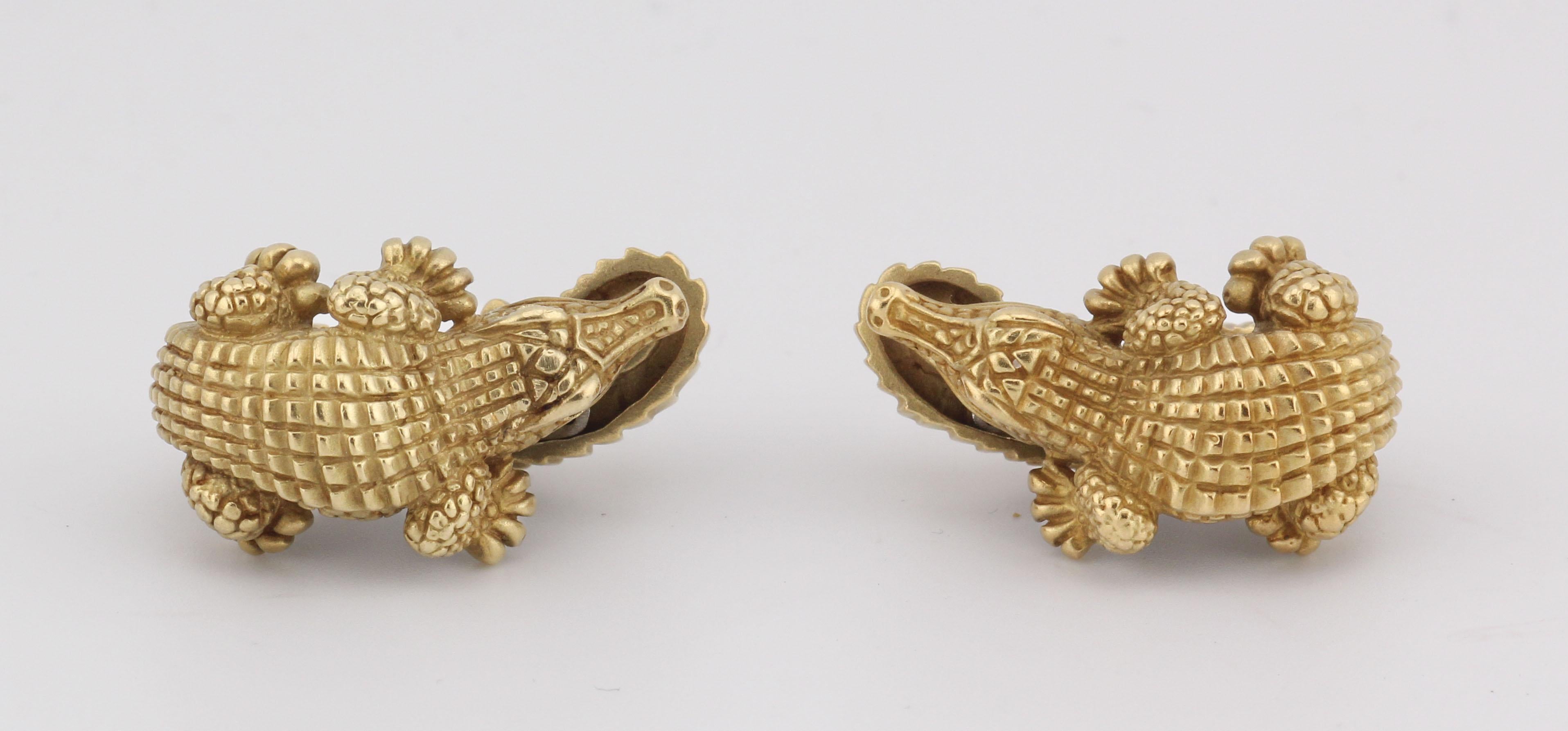 Taille ronde KIESELSTEIN-CORD Boucles d'oreilles Emeraude en or jaune 18k et Alligator en vente