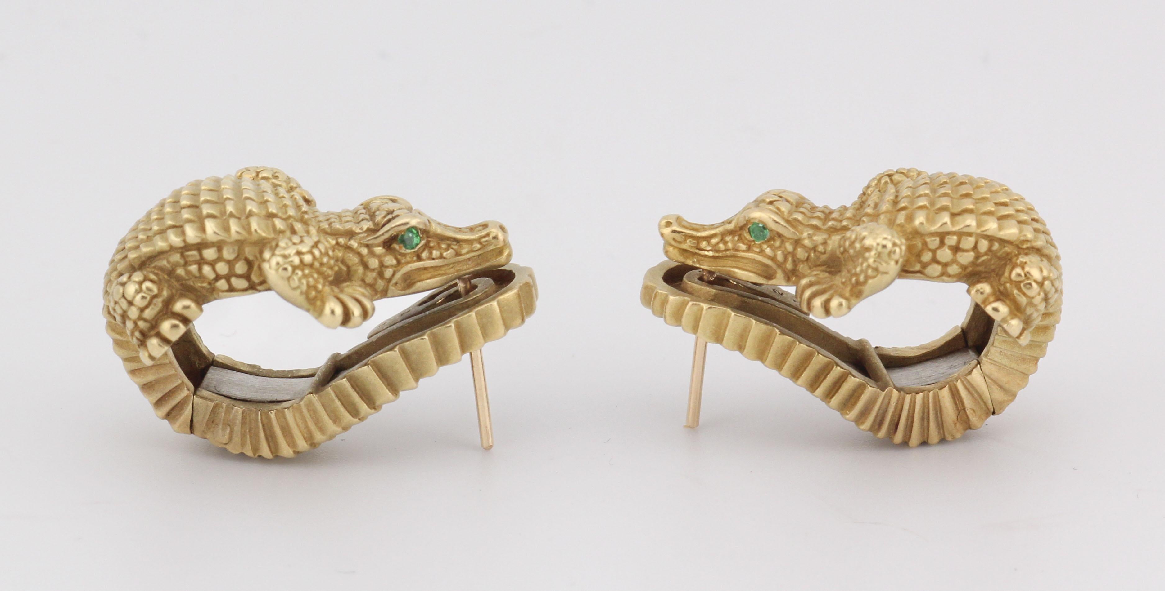 KIESELSTEIN-CORD Boucles d'oreilles Emeraude en or jaune 18k et Alligator Bon état - En vente à Simpsonville, SC