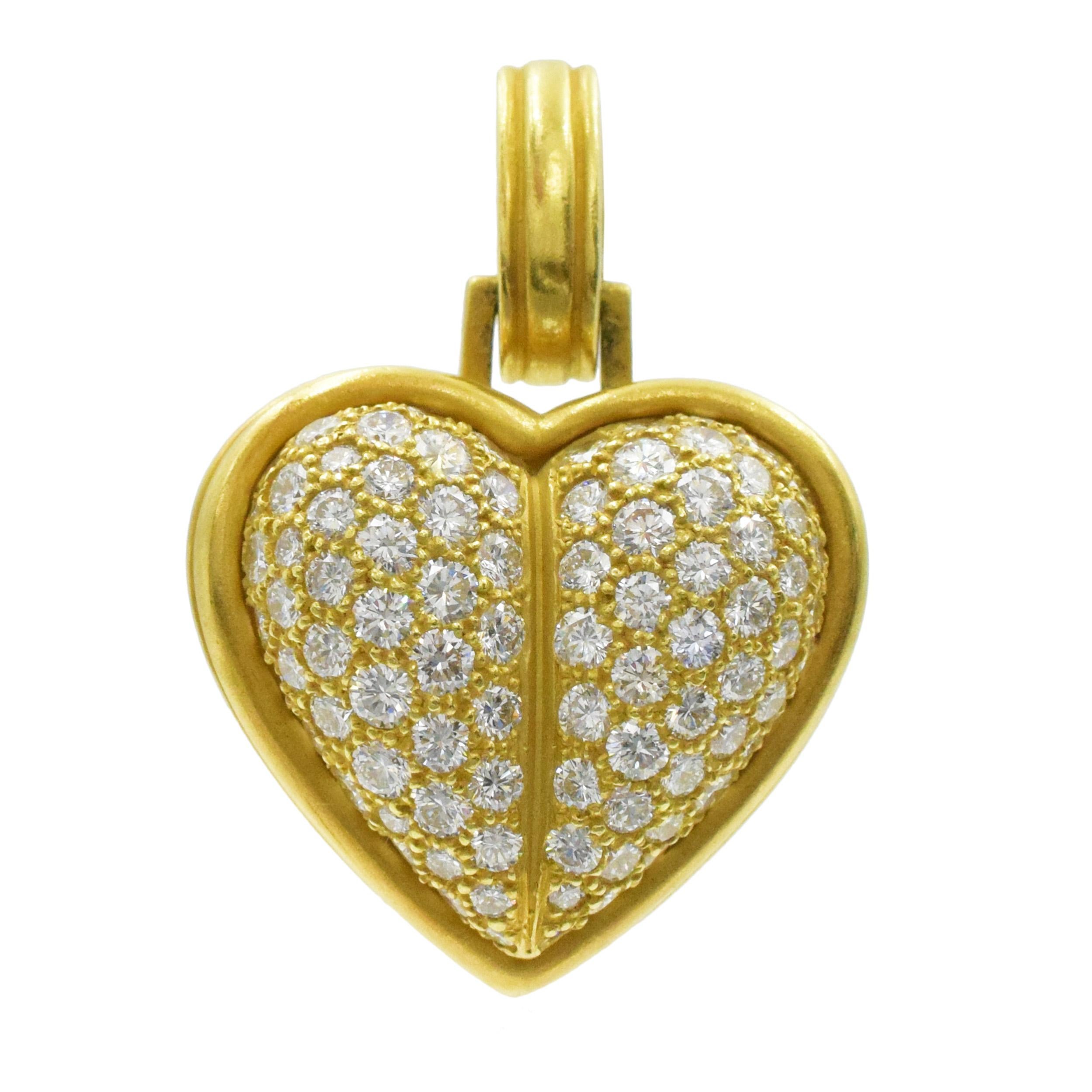 Kieselstein Cord 18k yellow gold and diamond detachable heart pendant. This large pendant is designed as a dome shaped heart encrusted with round brilliant cut diamonds, framed in matte finish
18k yellow gold, suspended from detachable 18k yellow