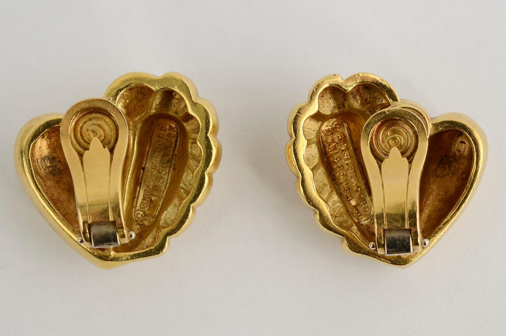 Kieselstein Cord Herz-Ohrringe aus Gold mit Schleife (Moderne) im Angebot