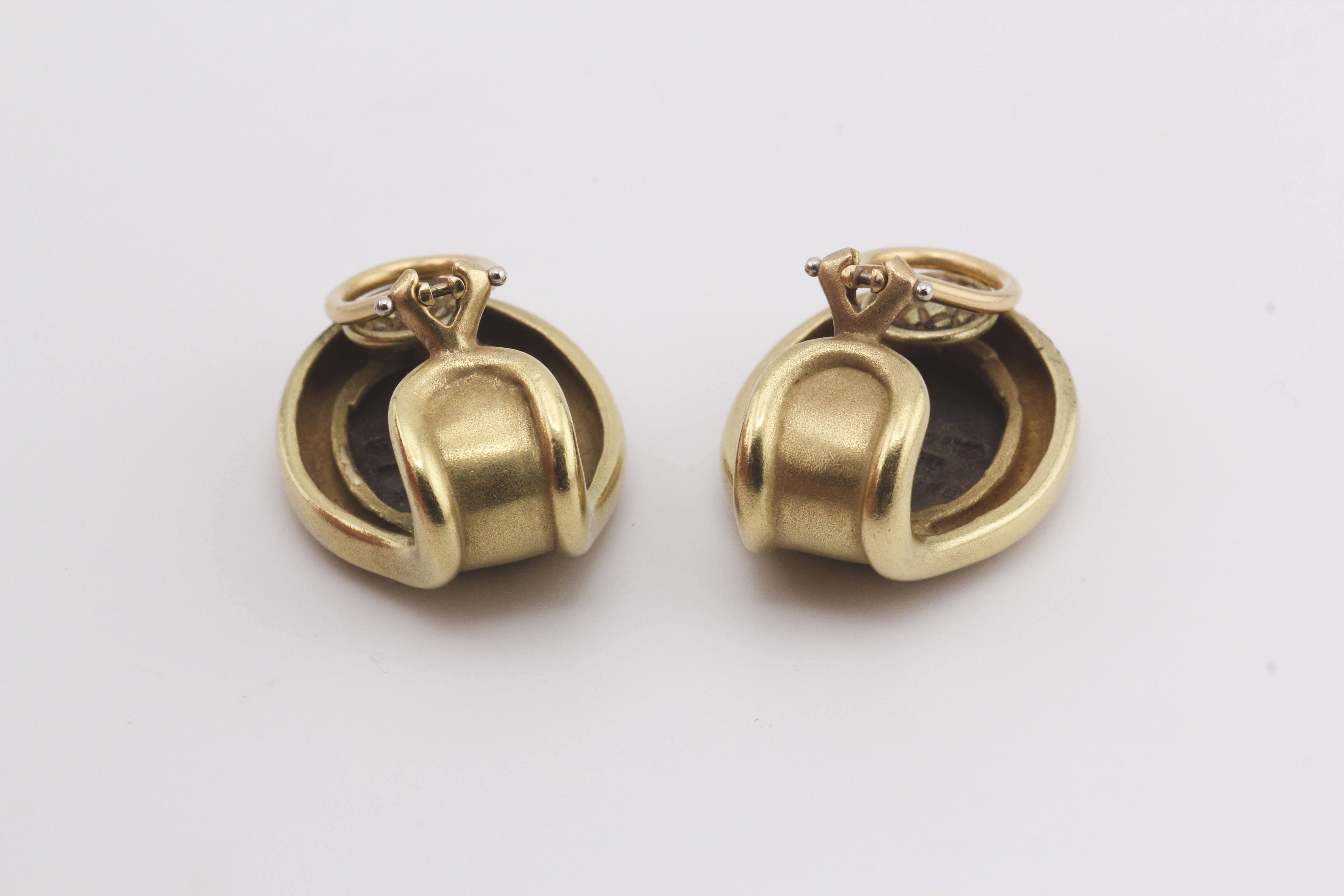 KIESELSTEIN-CORD Dichterkrieger 18k Gelbgold Stahl Kamee Ohrringe Ear Clips Damen im Angebot