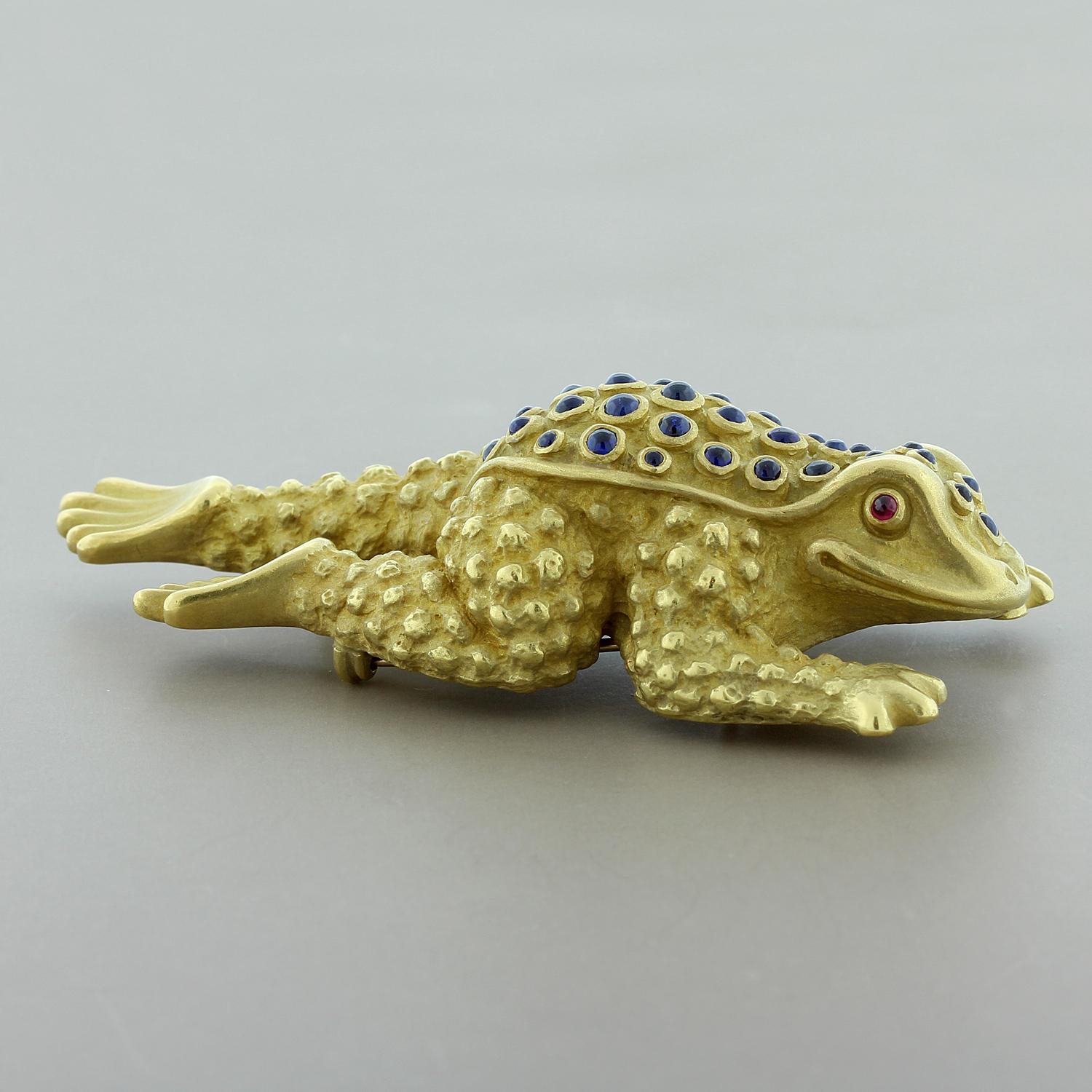 Kieselstein-Cord Sapphire Ruby Gold Frog Brooch In Excellent Condition In Beverly Hills, CA