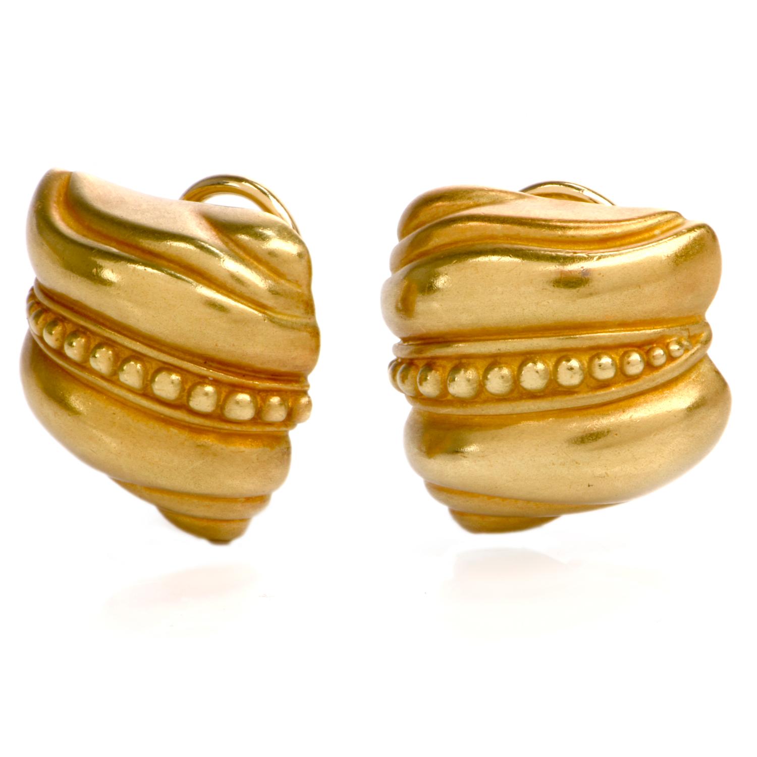 Kieselstein Cord Shell Swirl 18 Karat Green Gold Stud Clip-On Earrings In Excellent Condition In Miami, FL