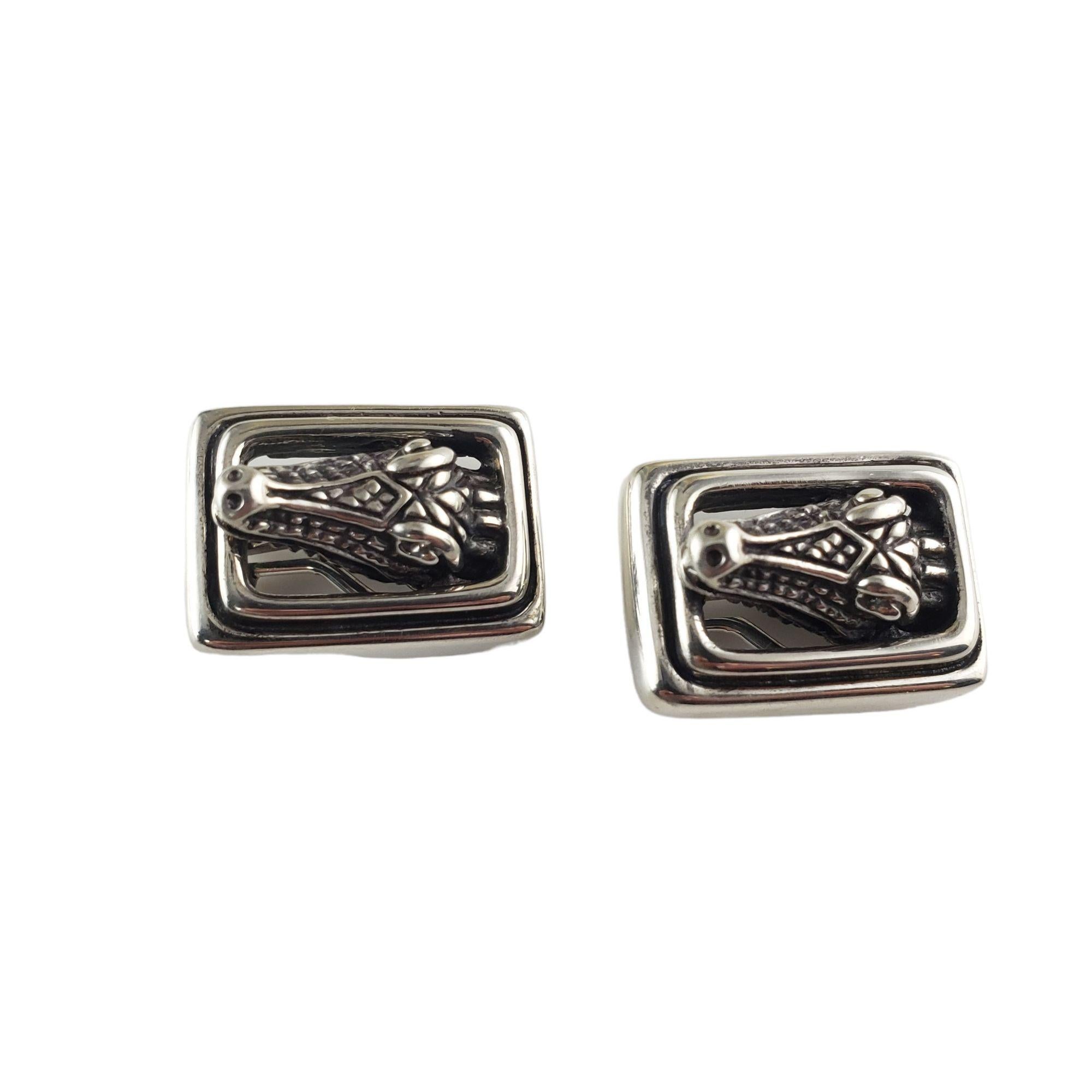 Vintage Kieselstein-Cord Sterling Silver Alligator Clip OnEarrings-

These elegant alligator earrings by Kieselstein-Cord are crafted in meticulously detailed sterling silver.  Omega back closures.

Size:  20 mm x 15 mm

Weight:  19.0 gr./  12.2