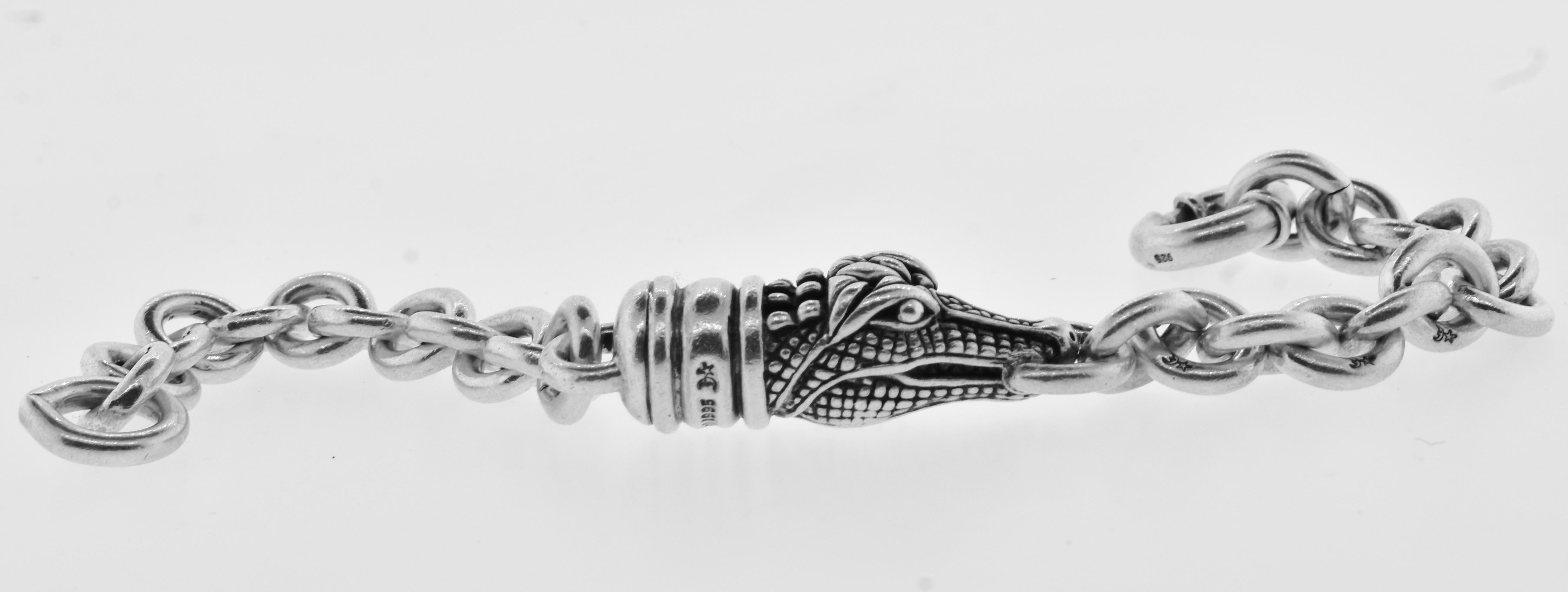 Barry Kieselstein-CORD Sterlingsilber-Alligatorgliederarmband, um 1995.  Während der Alligator ein wiederkehrendes Motiv ist, ist dieses Armband wegen der Gliederkette ein ungewöhnliches - normalerweise sieht man die Alligatorkopf-Armbänder  mit