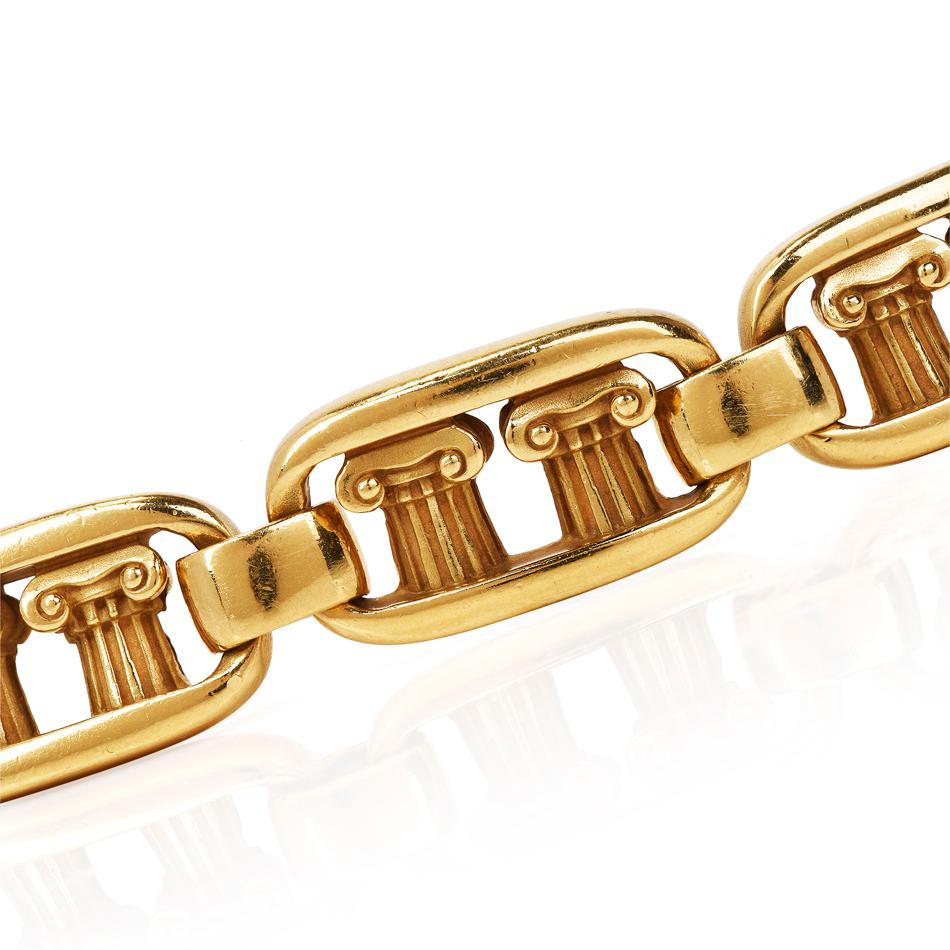 Ce magnifique bracelet vintage de collection de la légendaire  Le bracelet KIESELSTEIN-CORD est réalisé en or vert 18 carats. Il pèse 111,3 grammes et mesure 15 mm de large autour du poignet. Composé de 6 maillons présentant un motif de colonnes