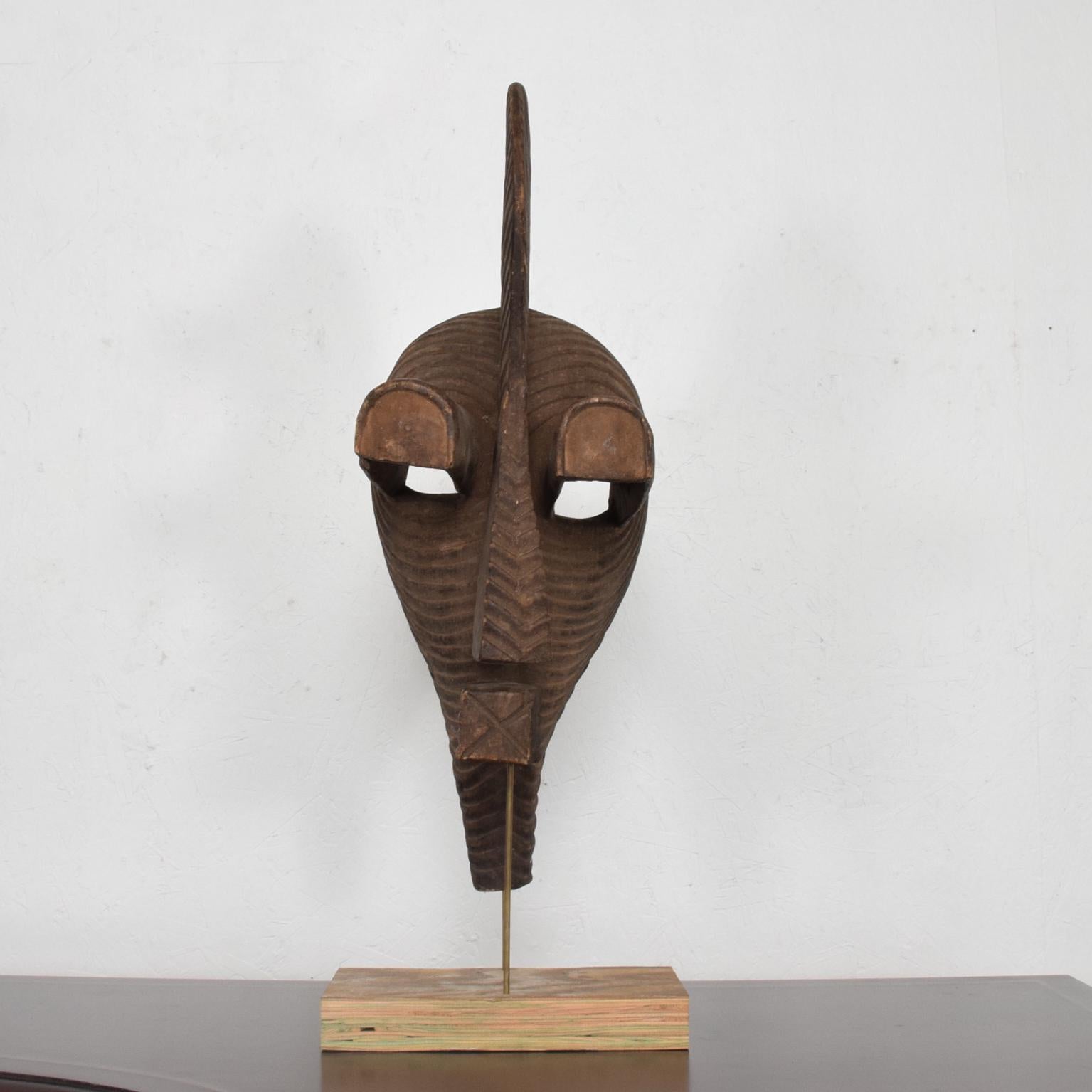 For your consideration an African mask from the Songye People of the DR Congo.
Wood and pigment,
circa 1960.